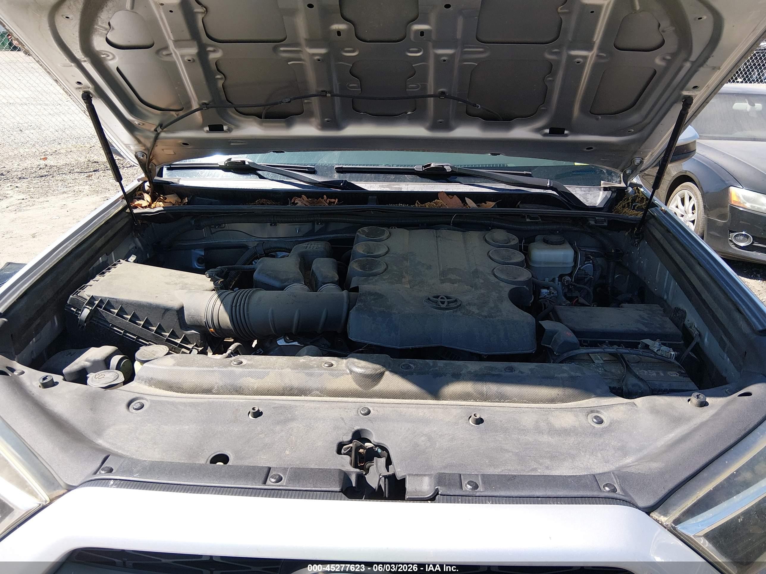 2014 Toyota 4runner Sr5 Silver vin: JTEBU5JR8E5156526
