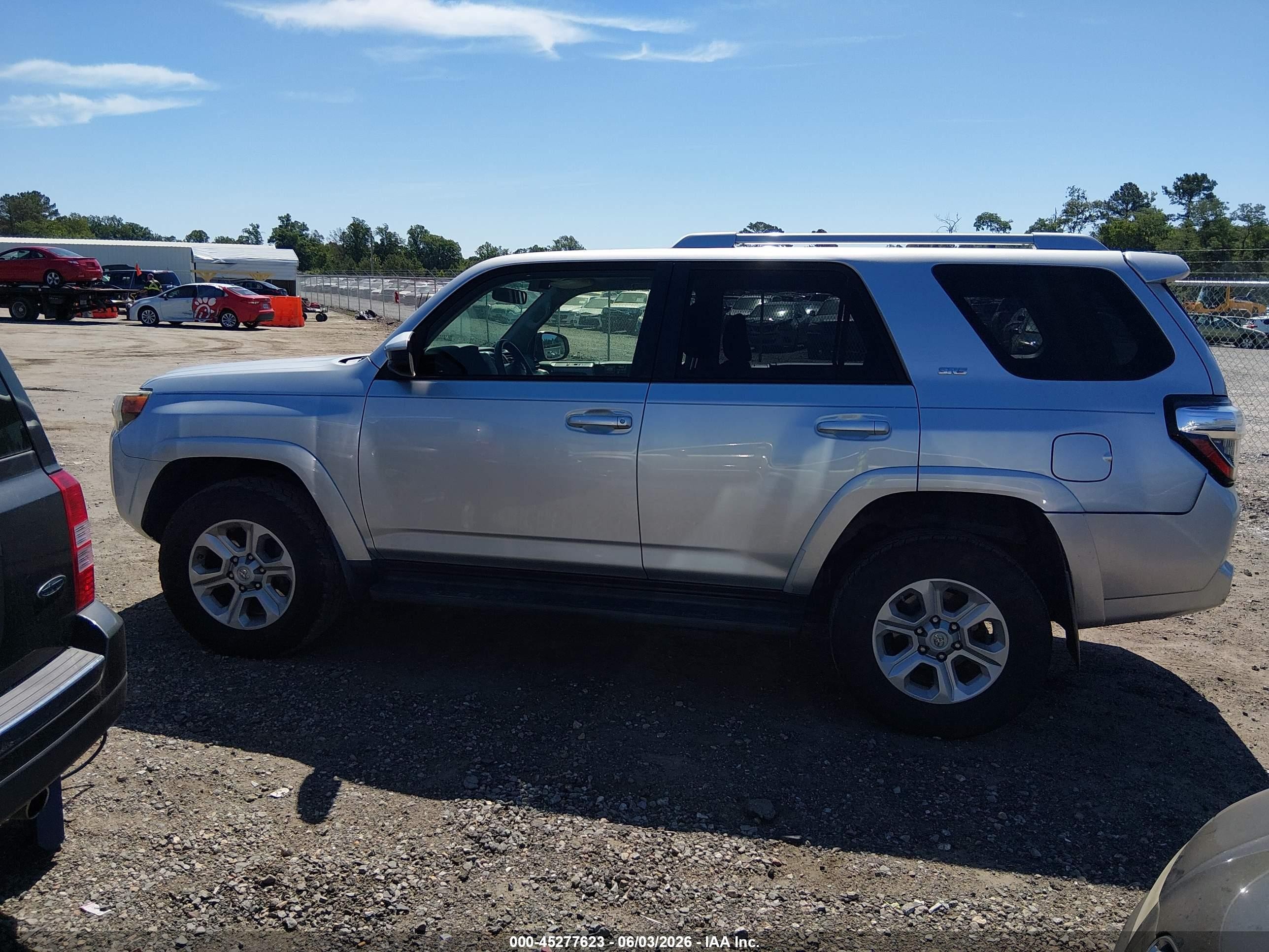 2014 Toyota 4runner Sr5 Silver vin: JTEBU5JR8E5156526