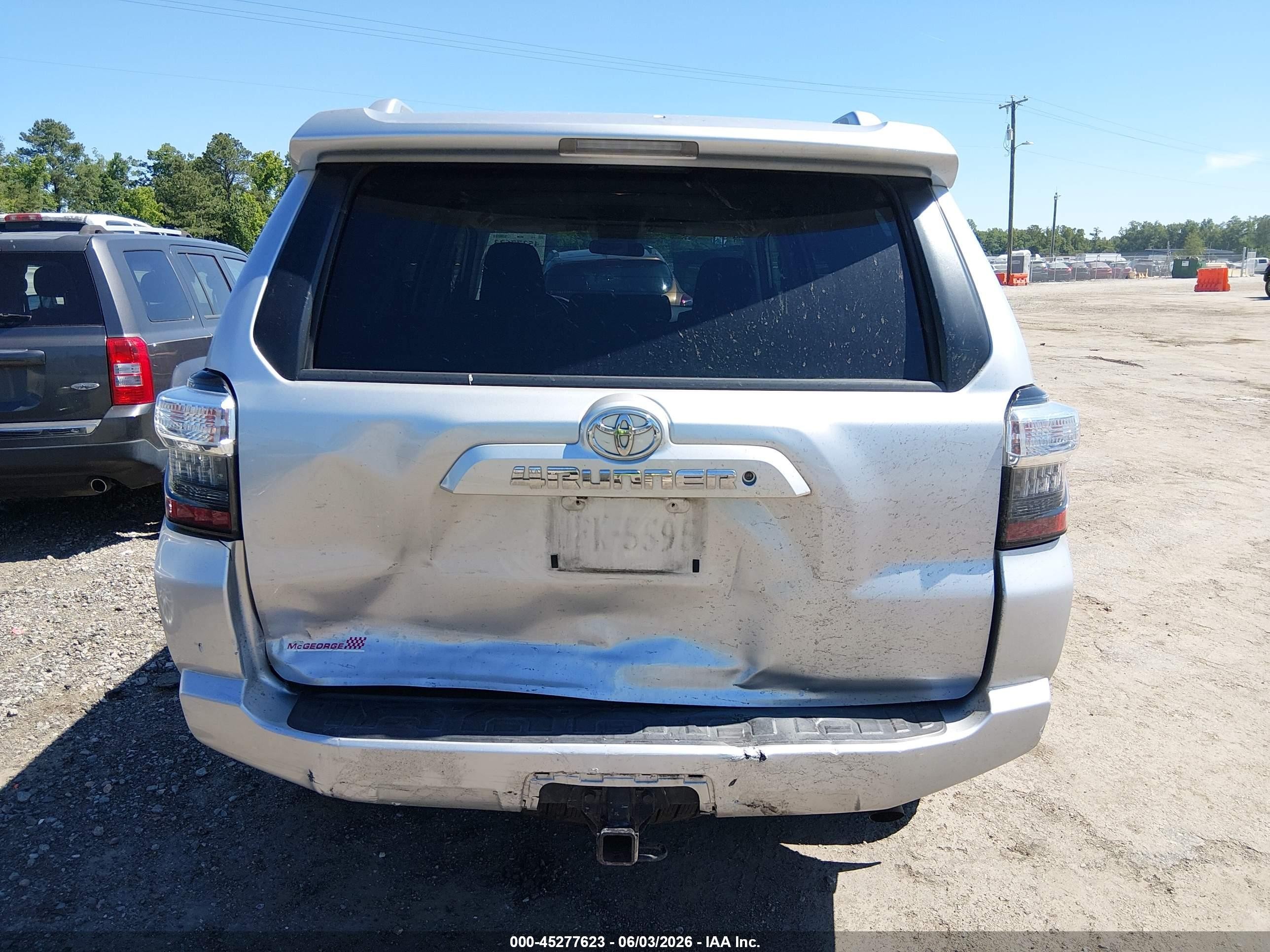 2014 Toyota 4runner Sr5 Silver vin: JTEBU5JR8E5156526
