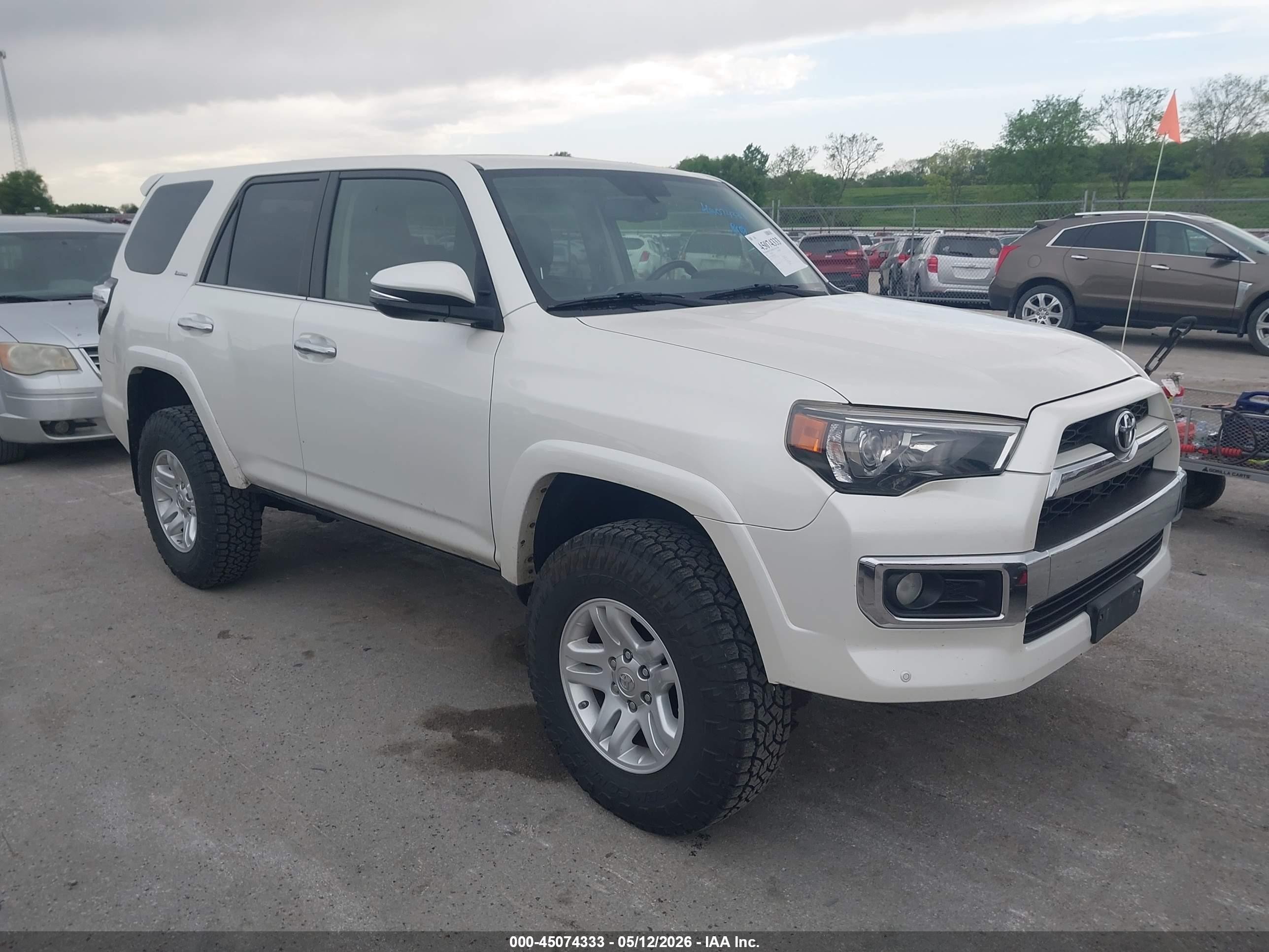 2015 Toyota 4runner Limited White vin: JTEBU5JR8F5210408