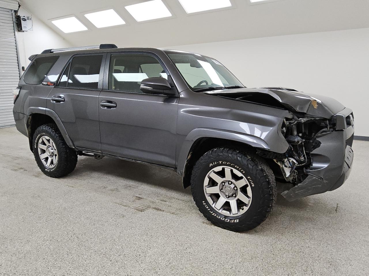 2015 Toyota 4runner Trail Premium Gray vin: JTEBU5JR8F5261715 Damage: Right Head Lamp, Broken, Replacement Required