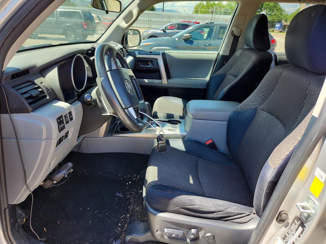 2010 Toyota 4runner Sr5 White vin: JTEBU5JR9A5004569