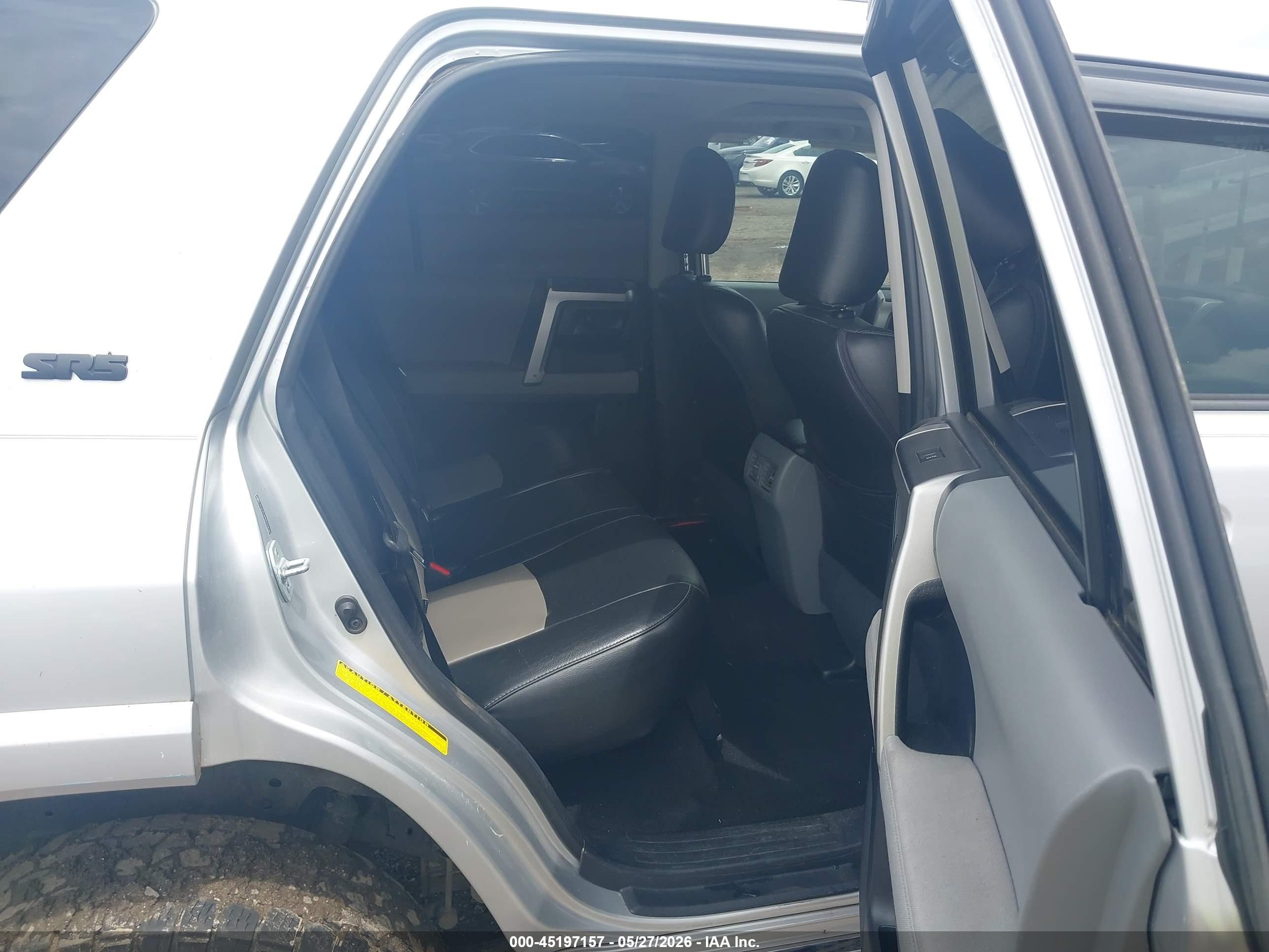 2011 Toyota 4runner Sr5 V6 Silver vin: JTEBU5JR9B5044040