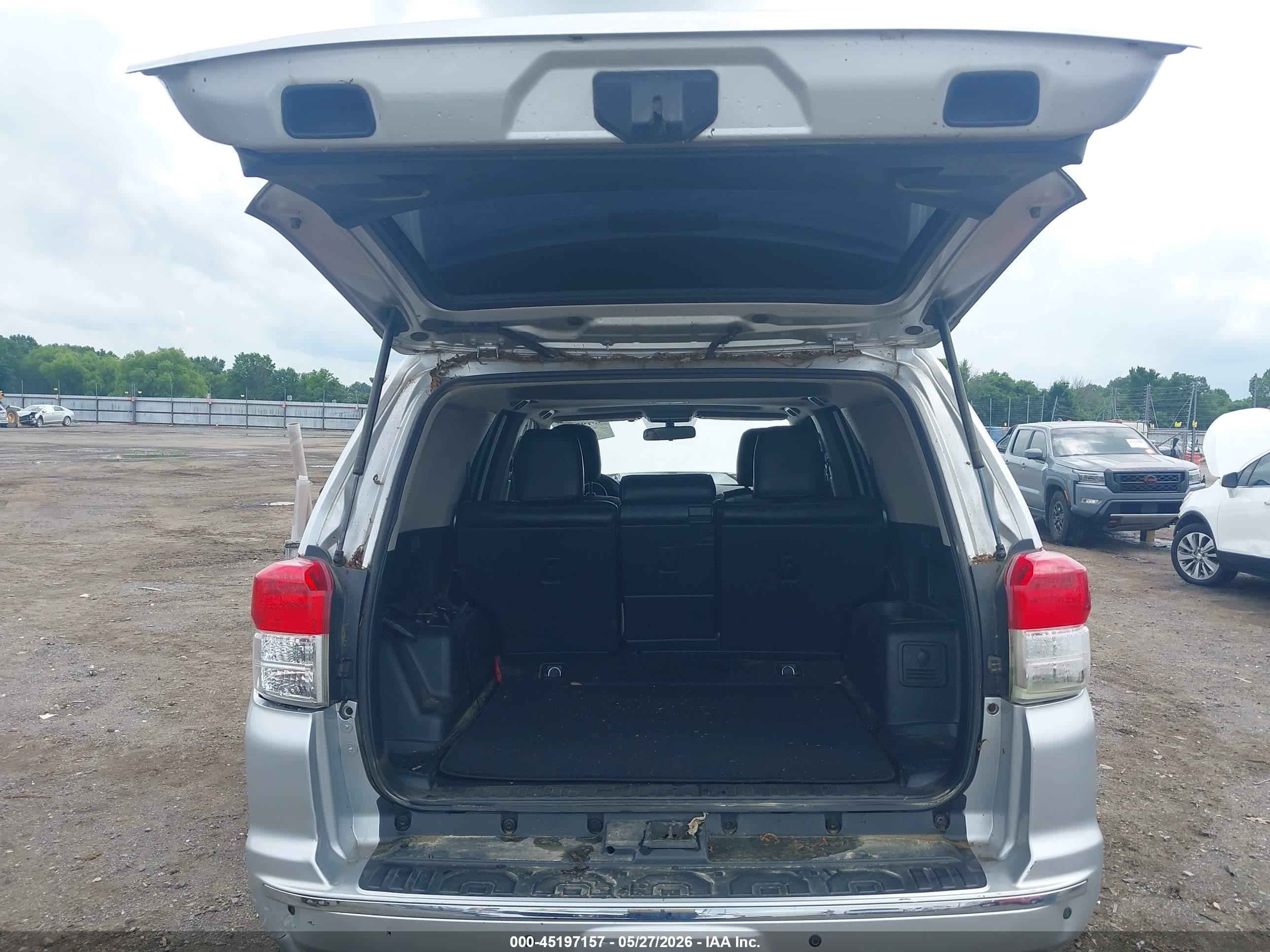 2011 Toyota 4runner Sr5 V6 Silver vin: JTEBU5JR9B5044040