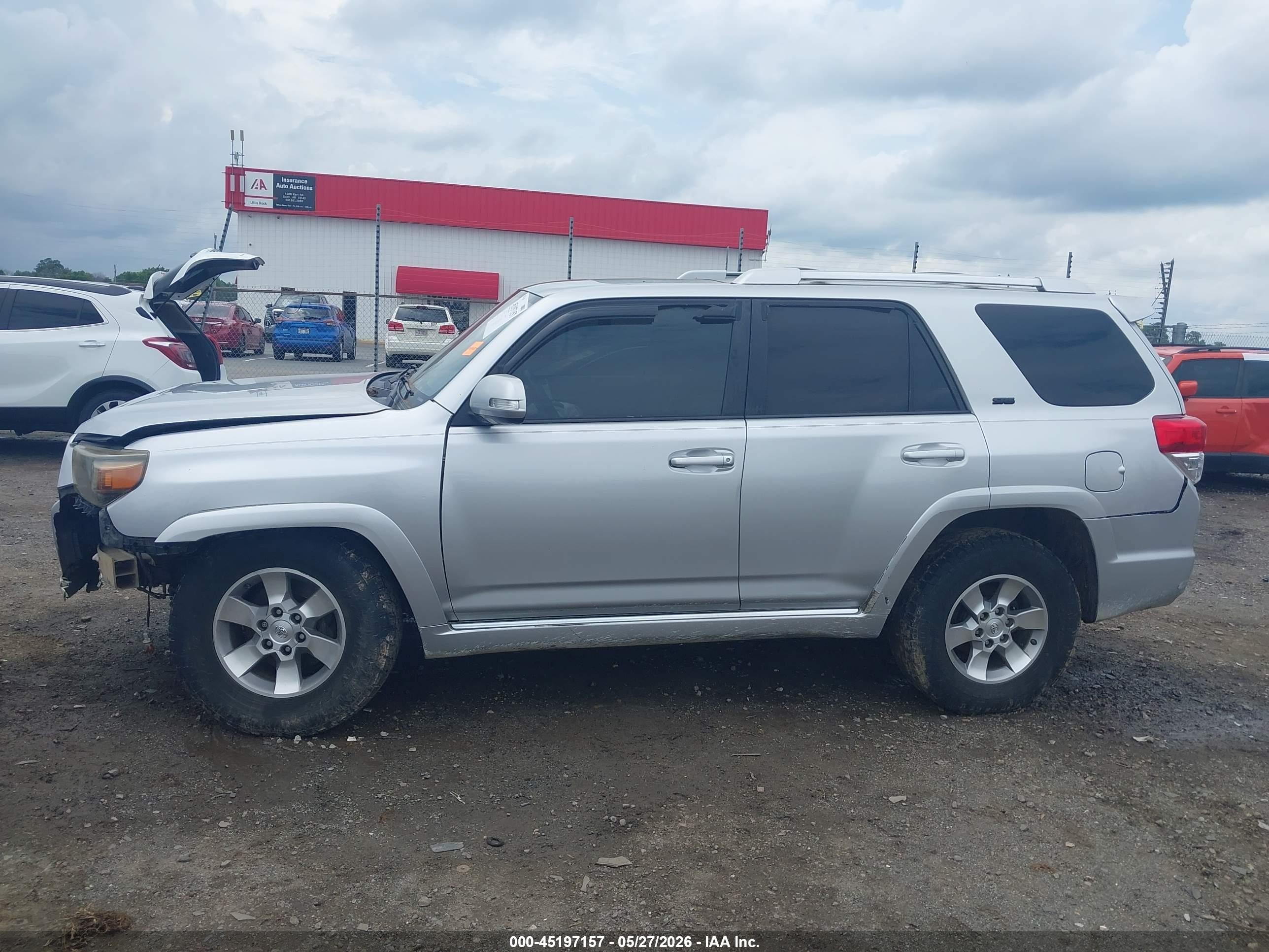 2011 Toyota 4runner Sr5 V6 Silver vin: JTEBU5JR9B5044040