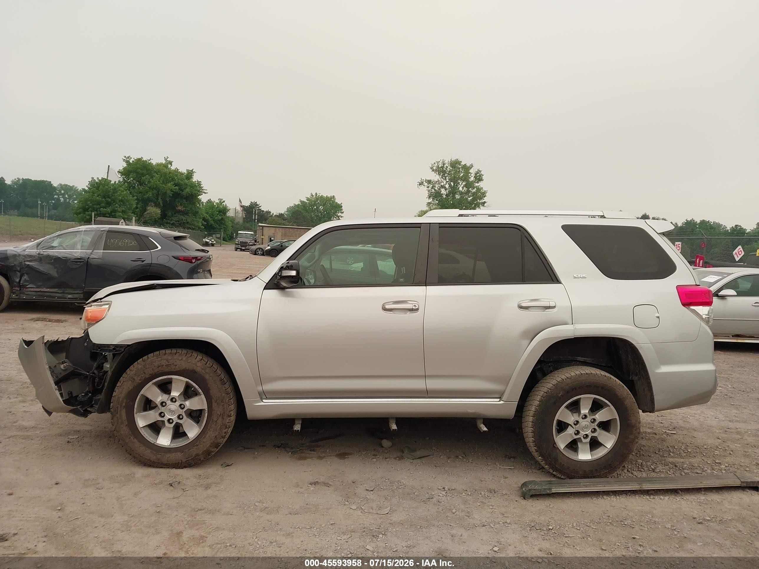 2011 Toyota 4runner Sr5 V6 Silver vin: JTEBU5JRXB5049974