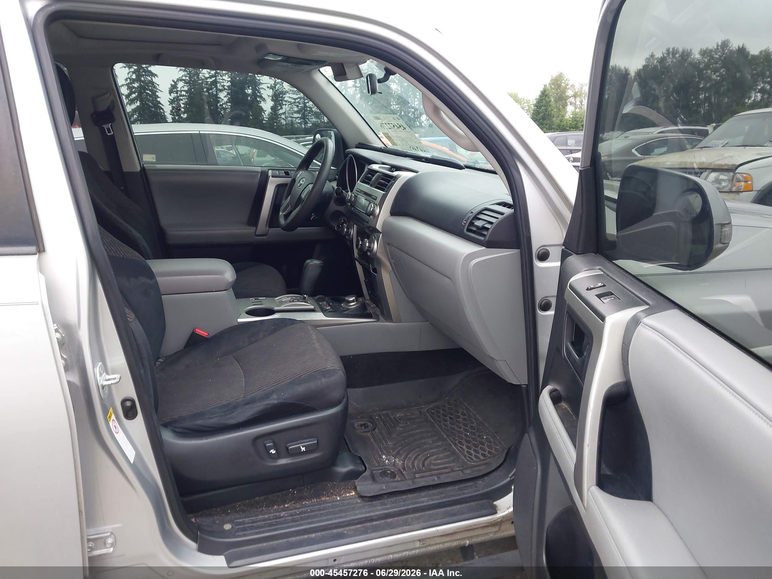 2013 Toyota 4runner Sr5 Silver vin: JTEBU5JRXD5119041