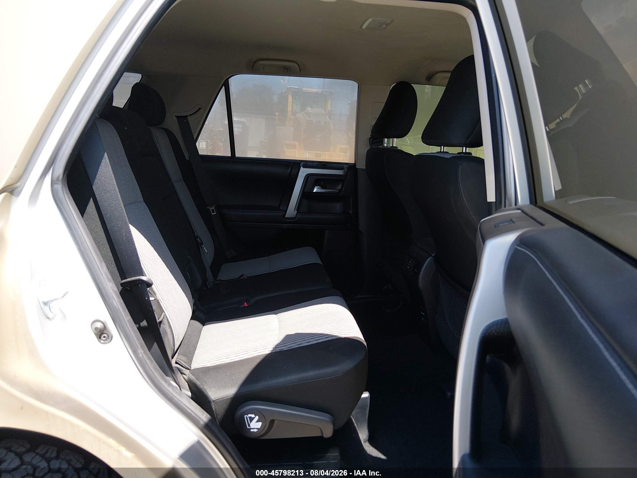 2014 Toyota 4runner Sr5 Silver vin: JTEBU5JRXE5172159