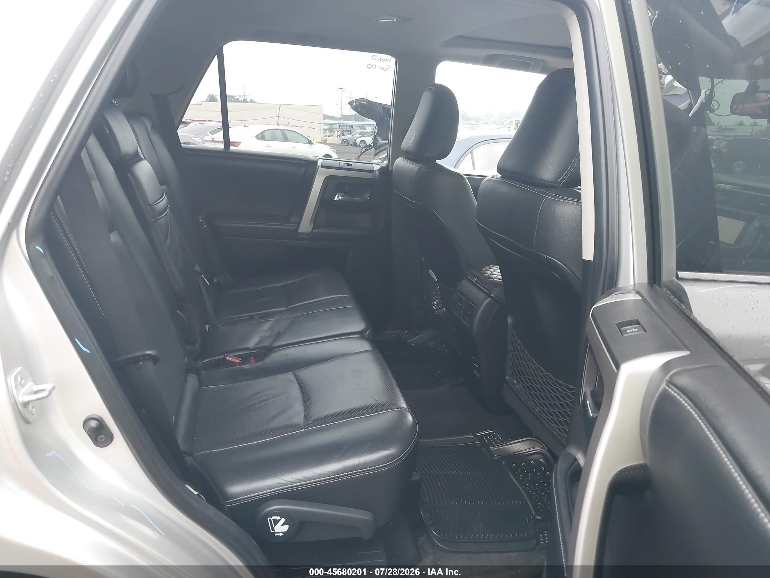 2014 Toyota 4runner Limited Серебряный vin: JTEBU5JRXE5184814