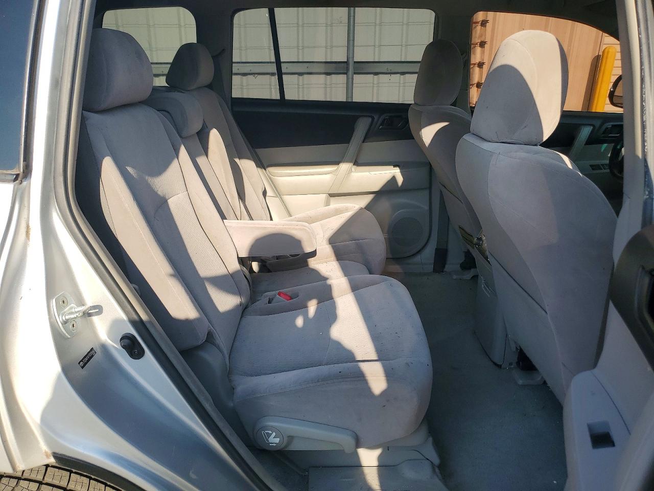 2009 Toyota Highlander Silver vin: JTEDA41A192006660