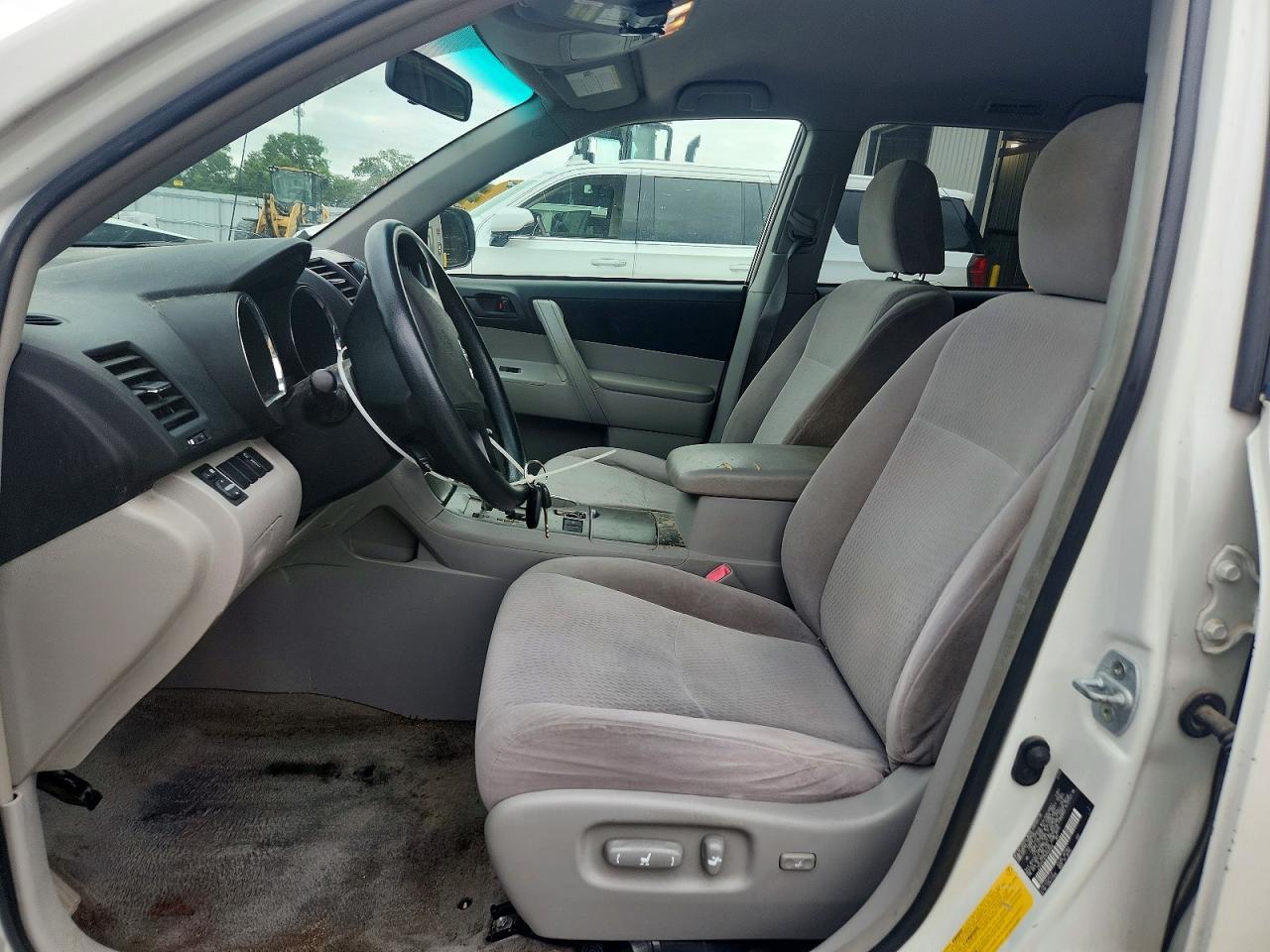 2009 Toyota Highlander Base White vin: JTEDA41A392003968