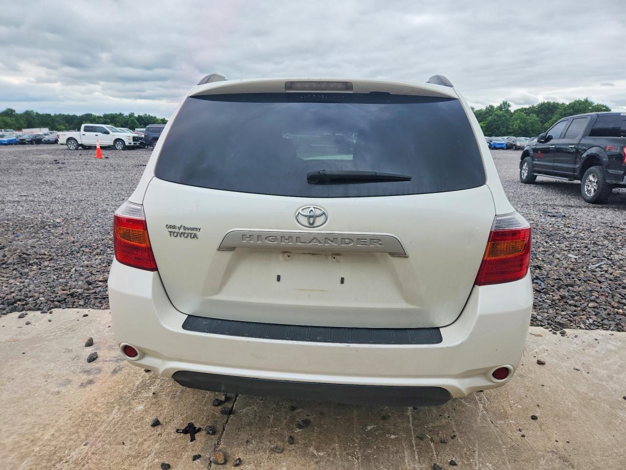 2009 Toyota Highlander Base White vin: JTEDA41A392003968