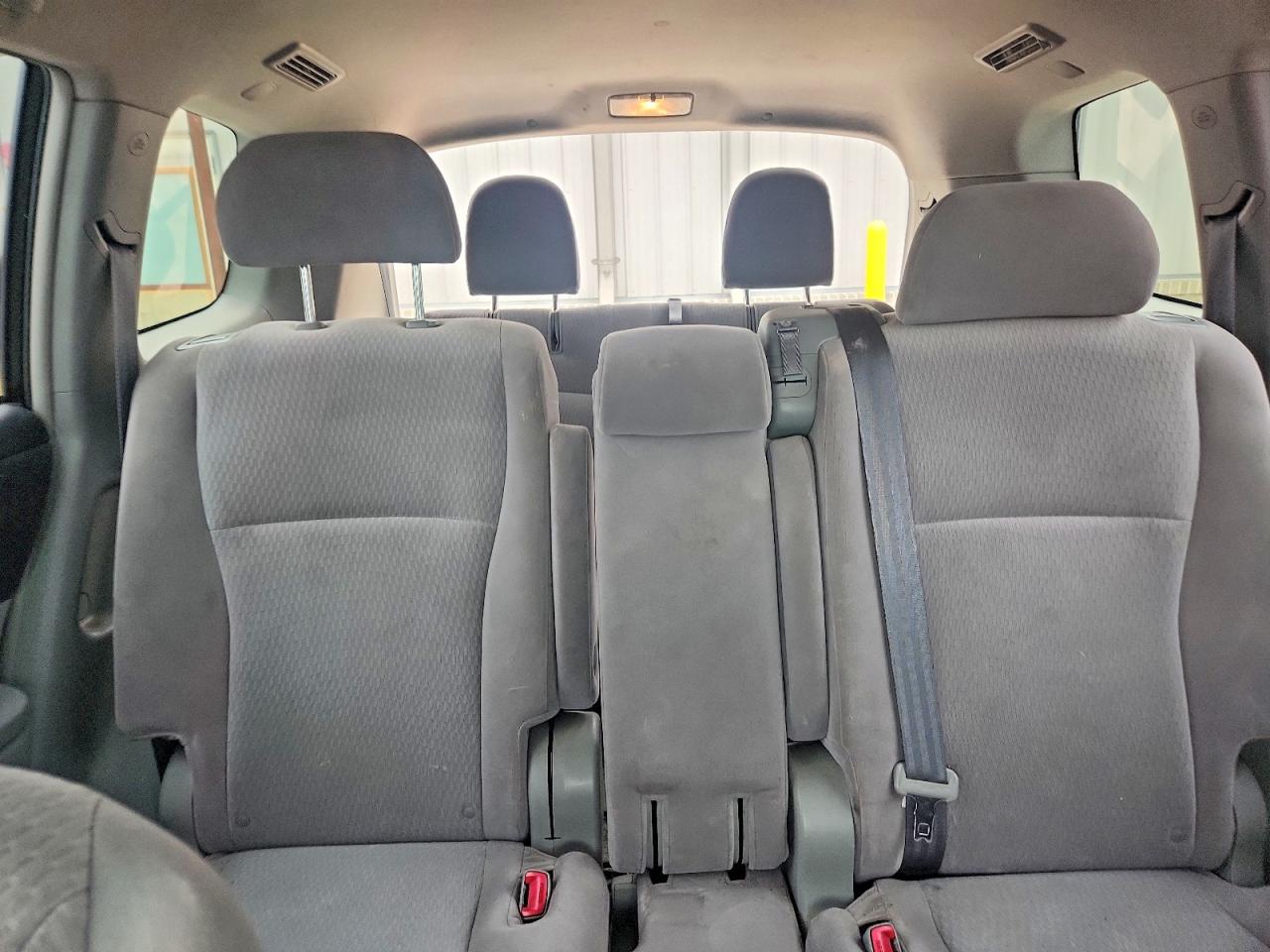 2009 Toyota Highlander Base White vin: JTEDA41A392003968