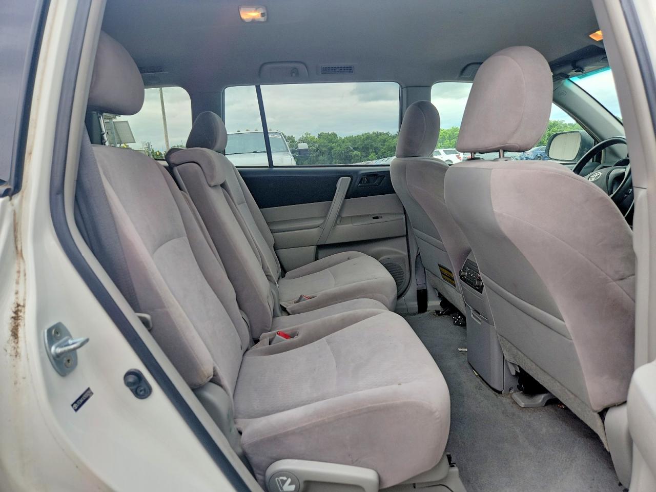 2009 Toyota Highlander Base White vin: JTEDA41A392003968