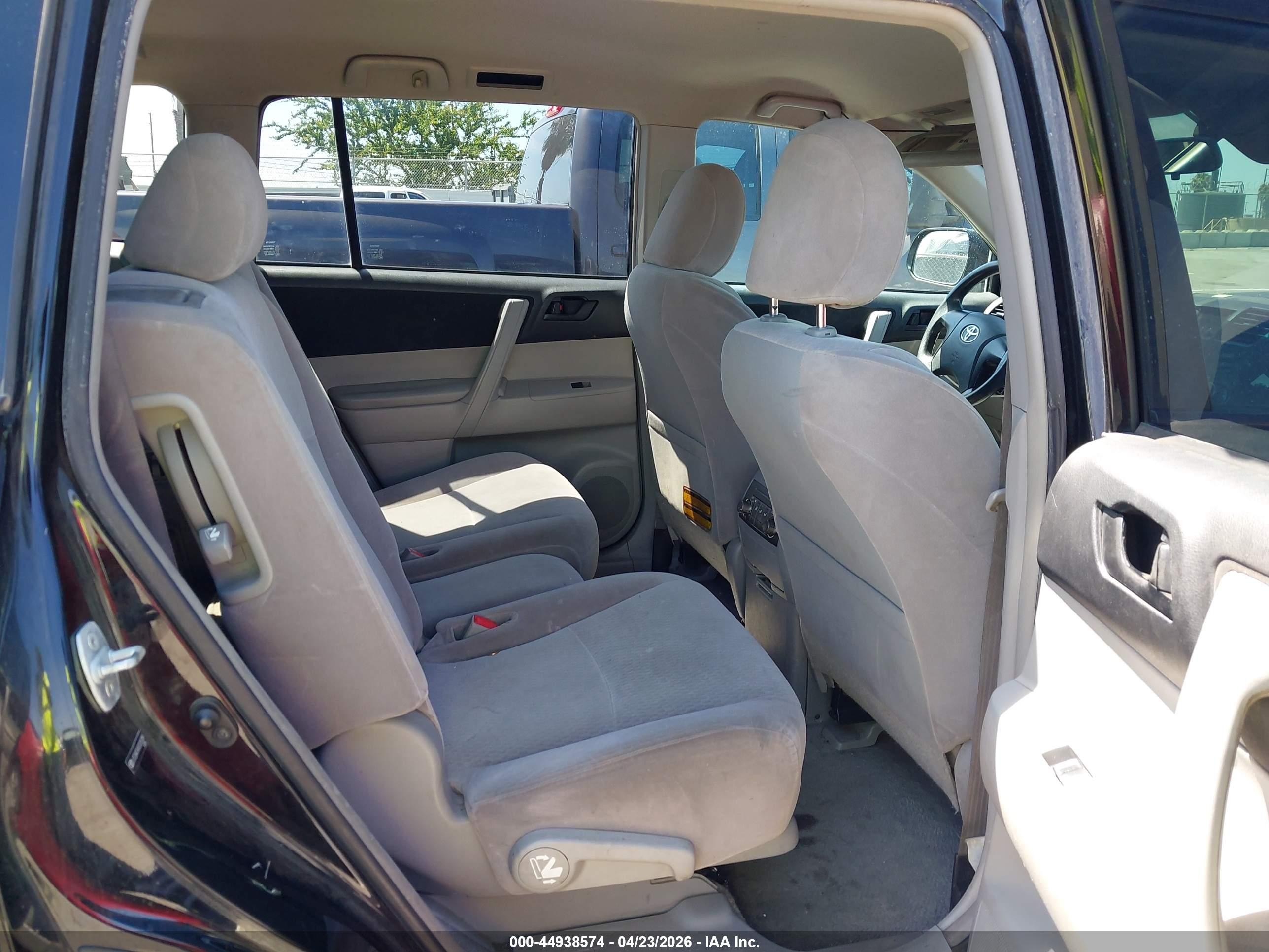 2009 Toyota Highlander   Black vin: JTEDA41A492005289