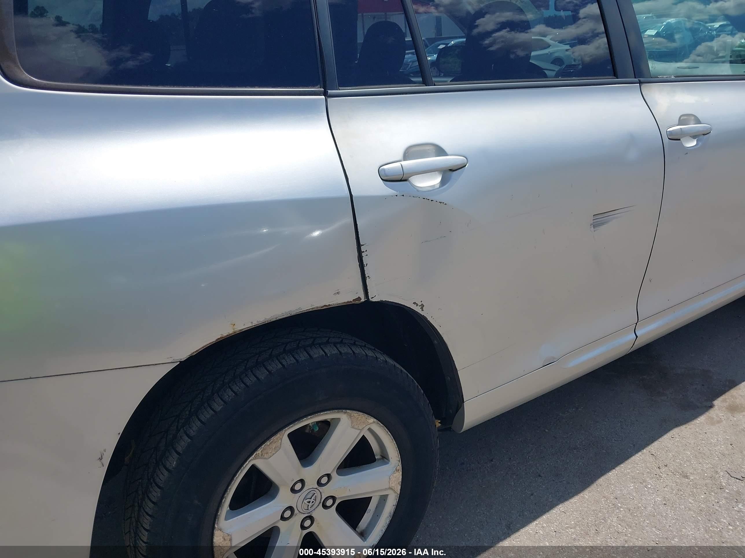 2009 Toyota Highlander   Silver vin: JTEDA41A792007294
