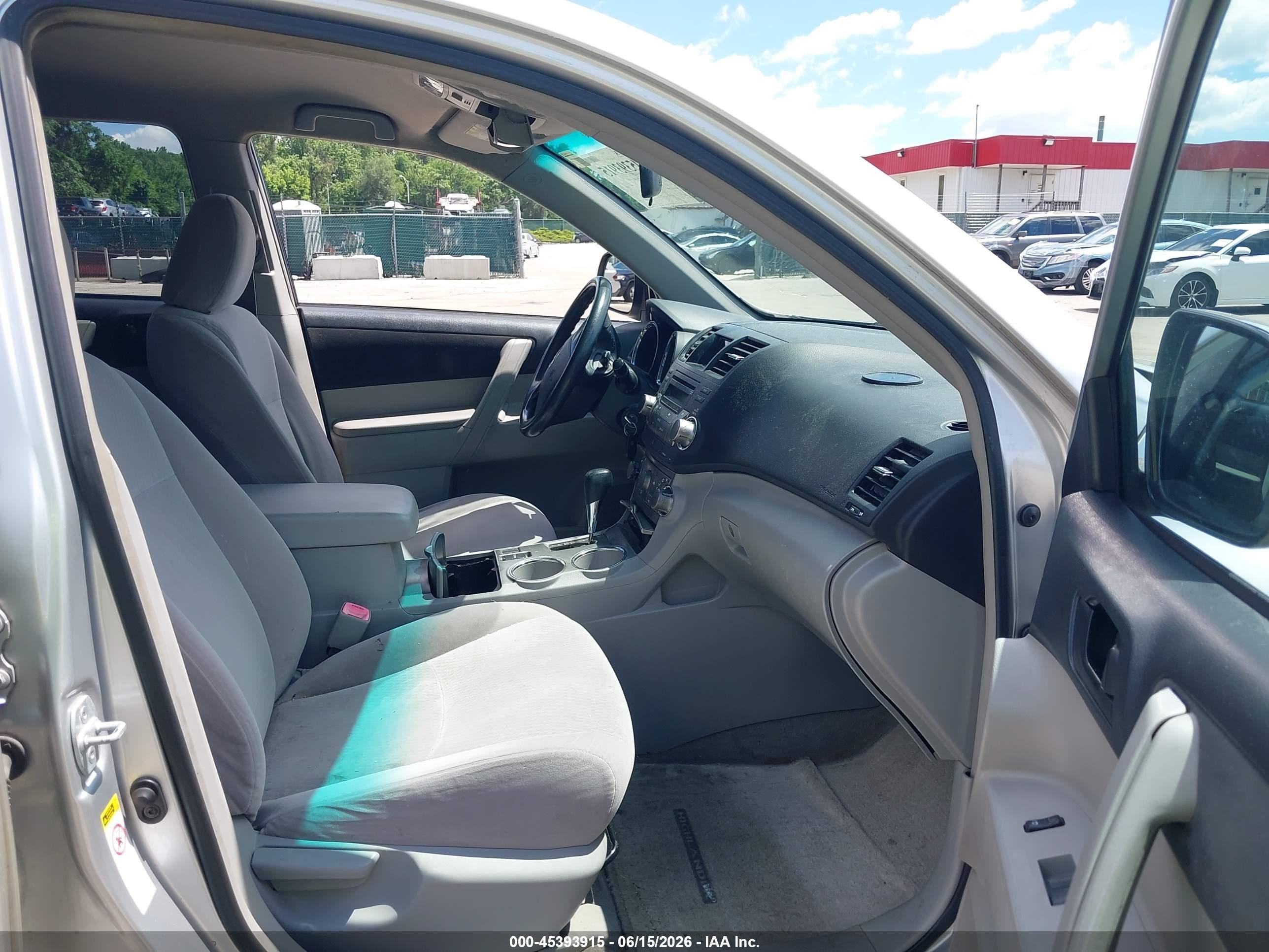 2009 Toyota Highlander   Silver vin: JTEDA41A792007294