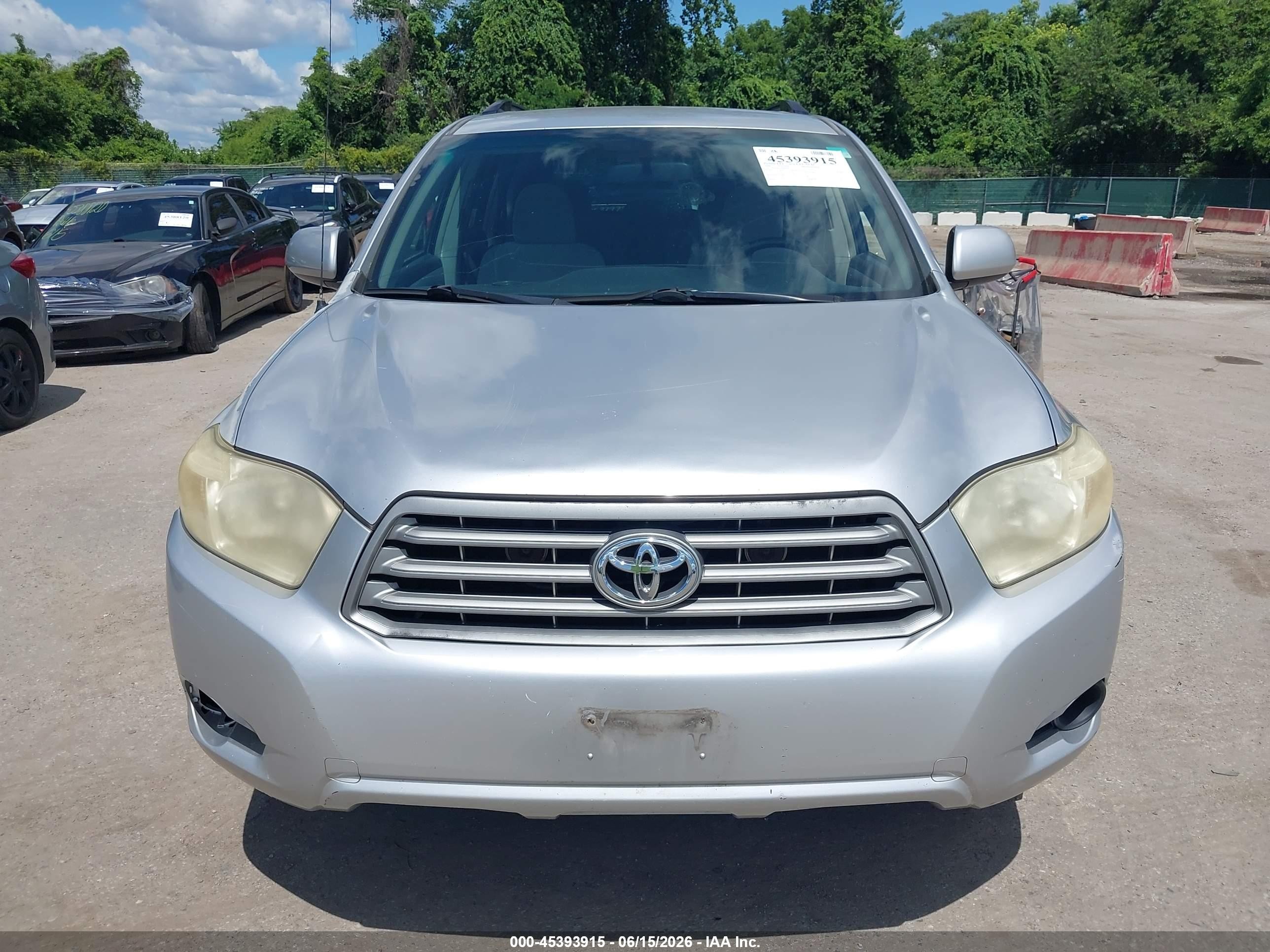 2009 Toyota Highlander   Silver vin: JTEDA41A792007294