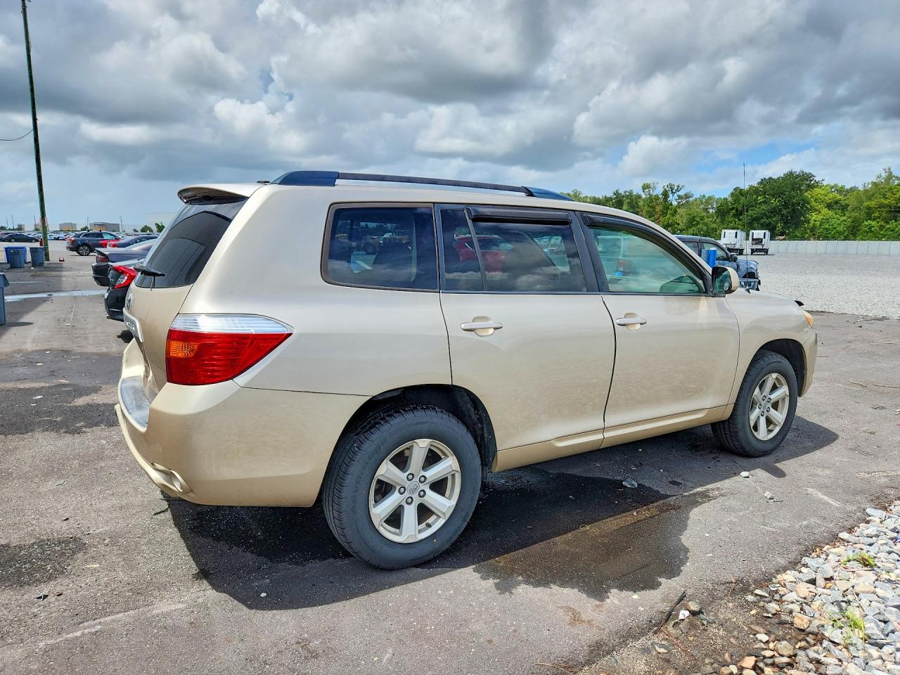 2009 Toyota Highlander Base Gold vin: JTEDA41A892006249