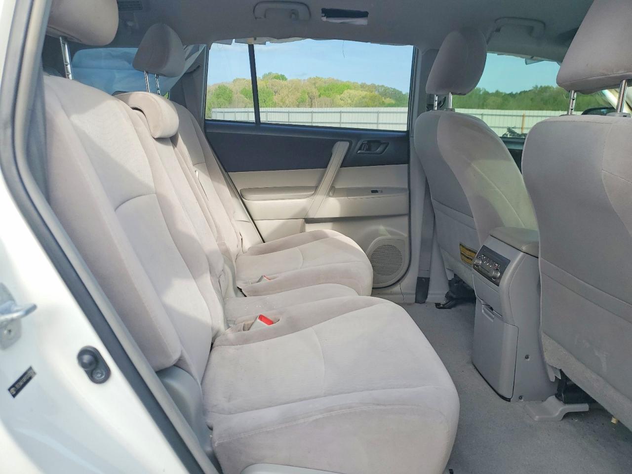 2009 Toyota Highlander Base White vin: JTEDA41AX92000260