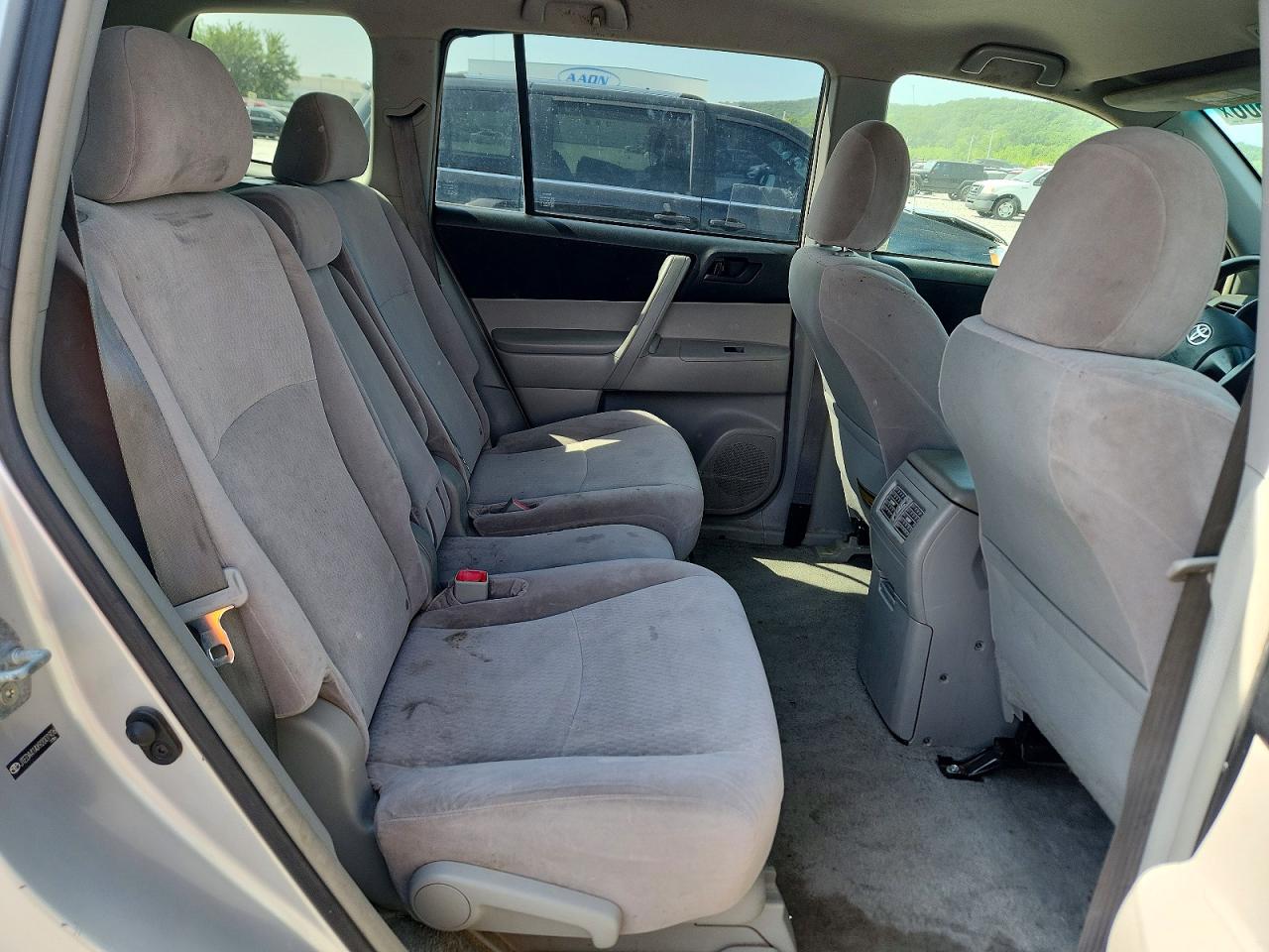 2009 Toyota Highlander Base Silver vin: JTEDA41AX92001926
