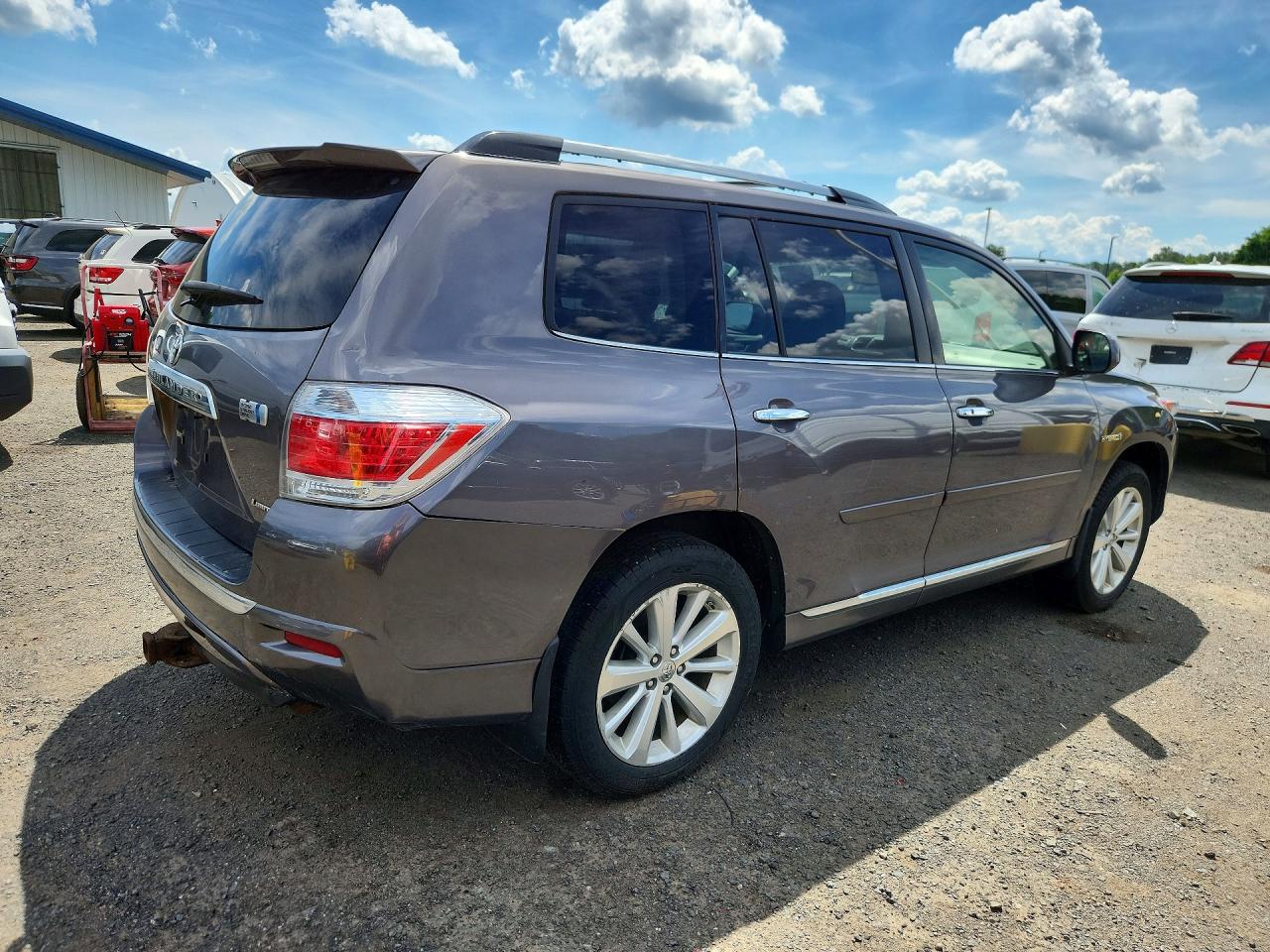 2013 Toyota Highlander Base Silver vin: JTEDC3EH6D2011499