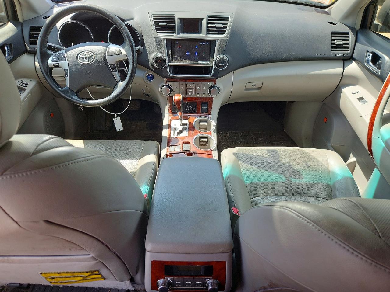 2013 Toyota Highlander Base Silver vin: JTEDC3EH6D2011499