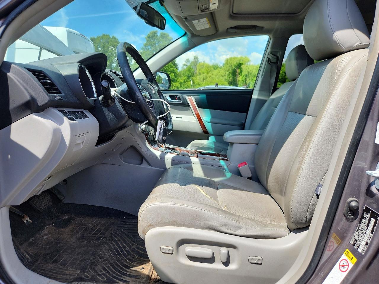 2013 Toyota Highlander Base Silver vin: JTEDC3EH6D2011499