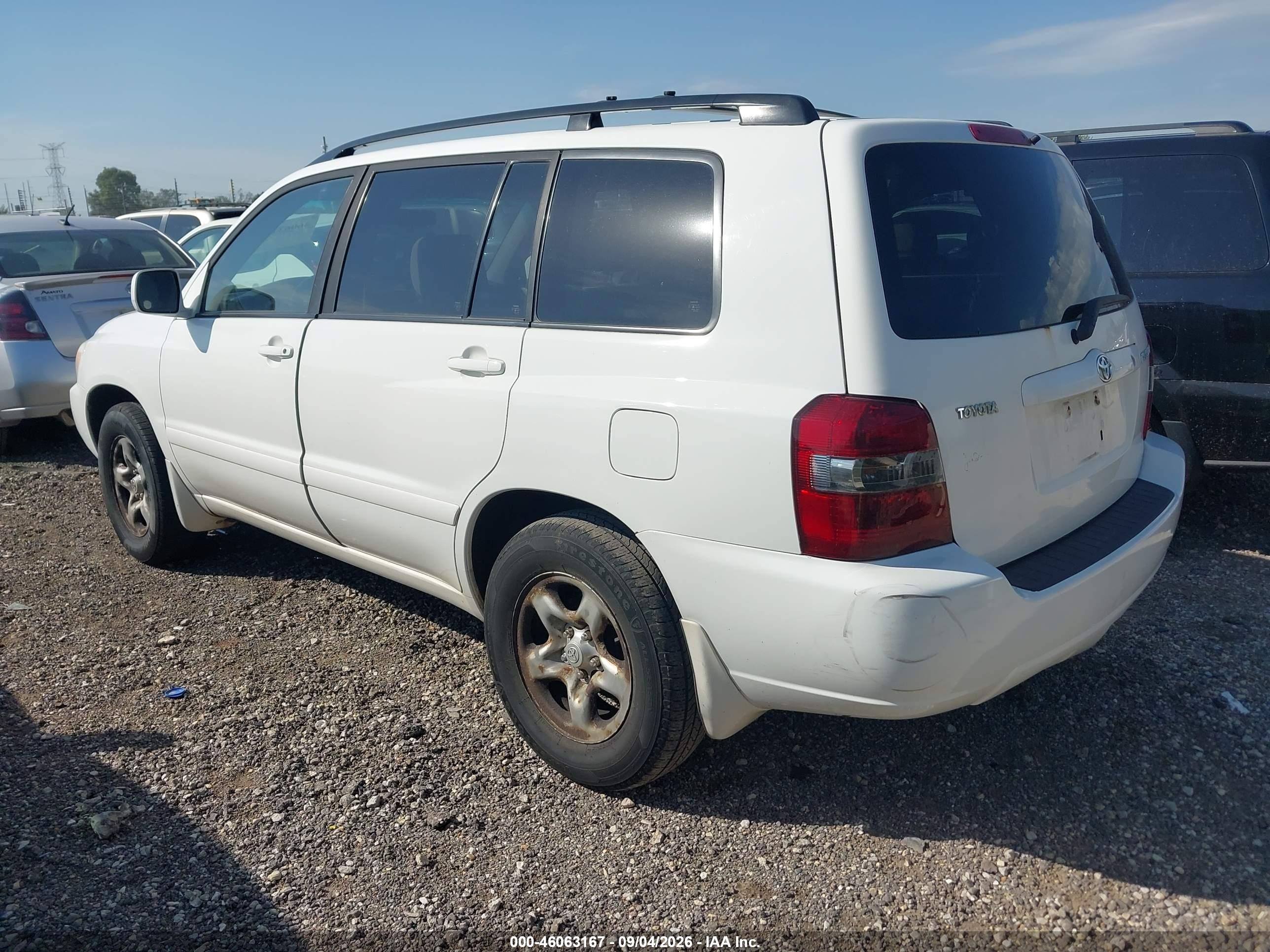 2005 Toyota Highlander   White vin: JTEDD21A050108744