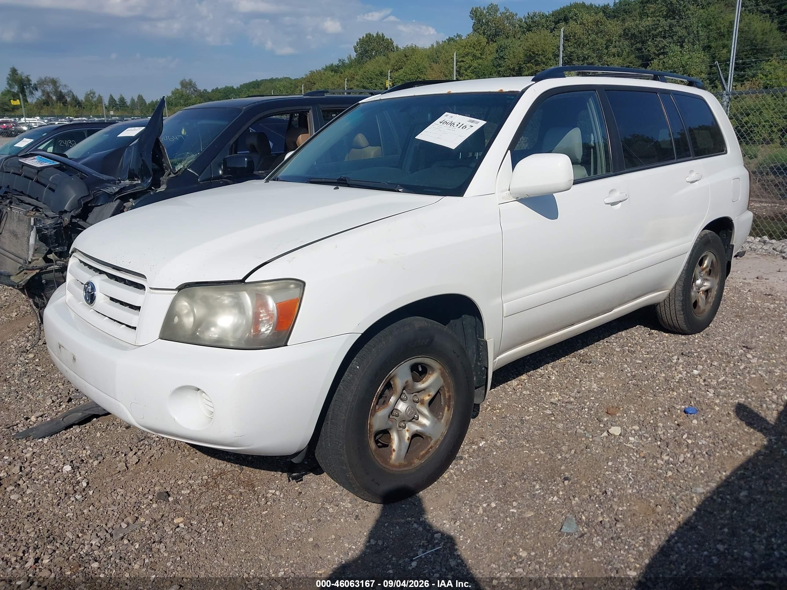 2005 Toyota Highlander   White vin: JTEDD21A050108744