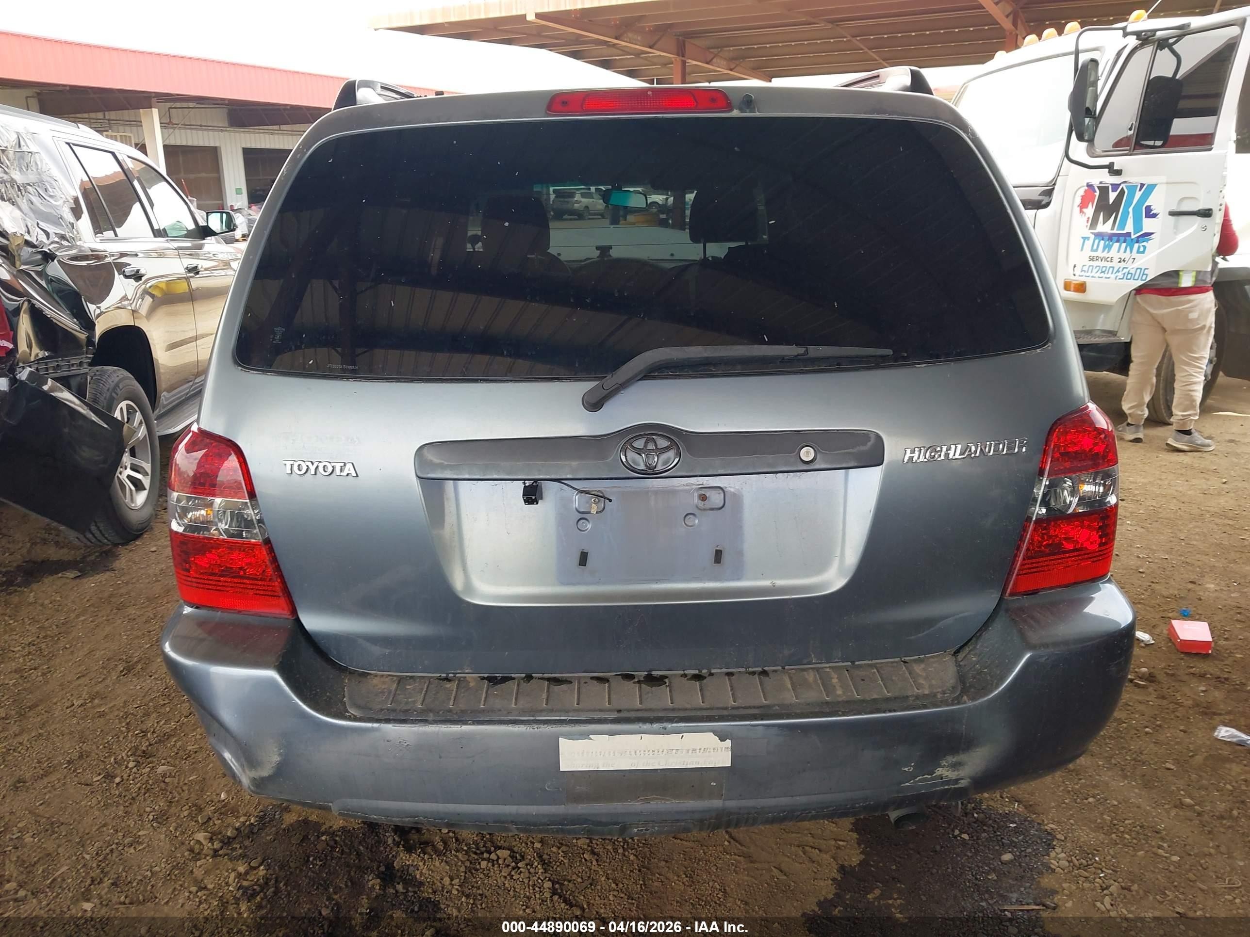2005 Toyota Highlander   Teal vin: JTEDD21A150108526