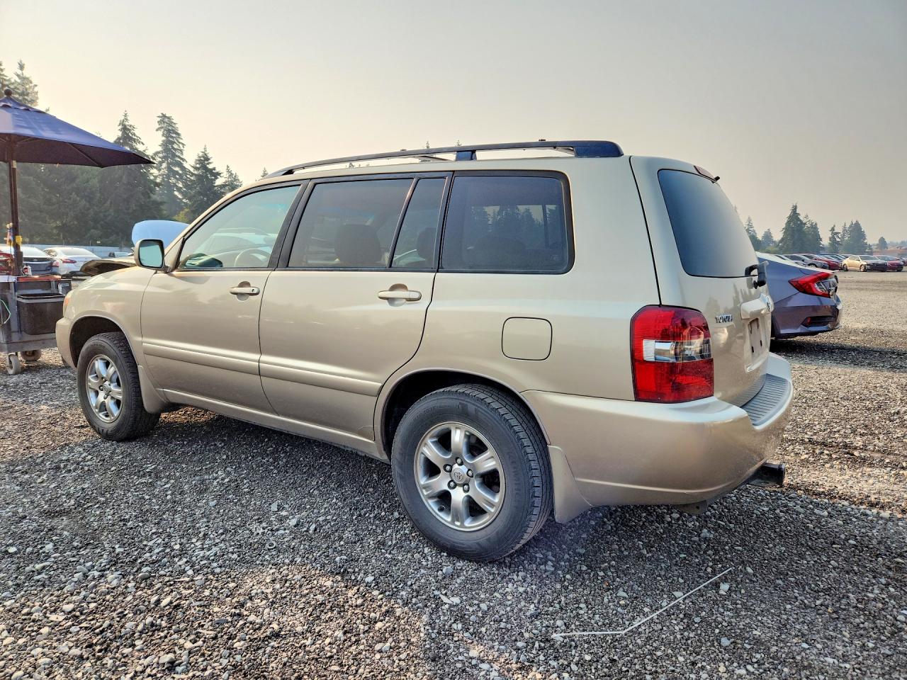2006 Toyota Highlander Base Silver vin: JTEDD21A160154049