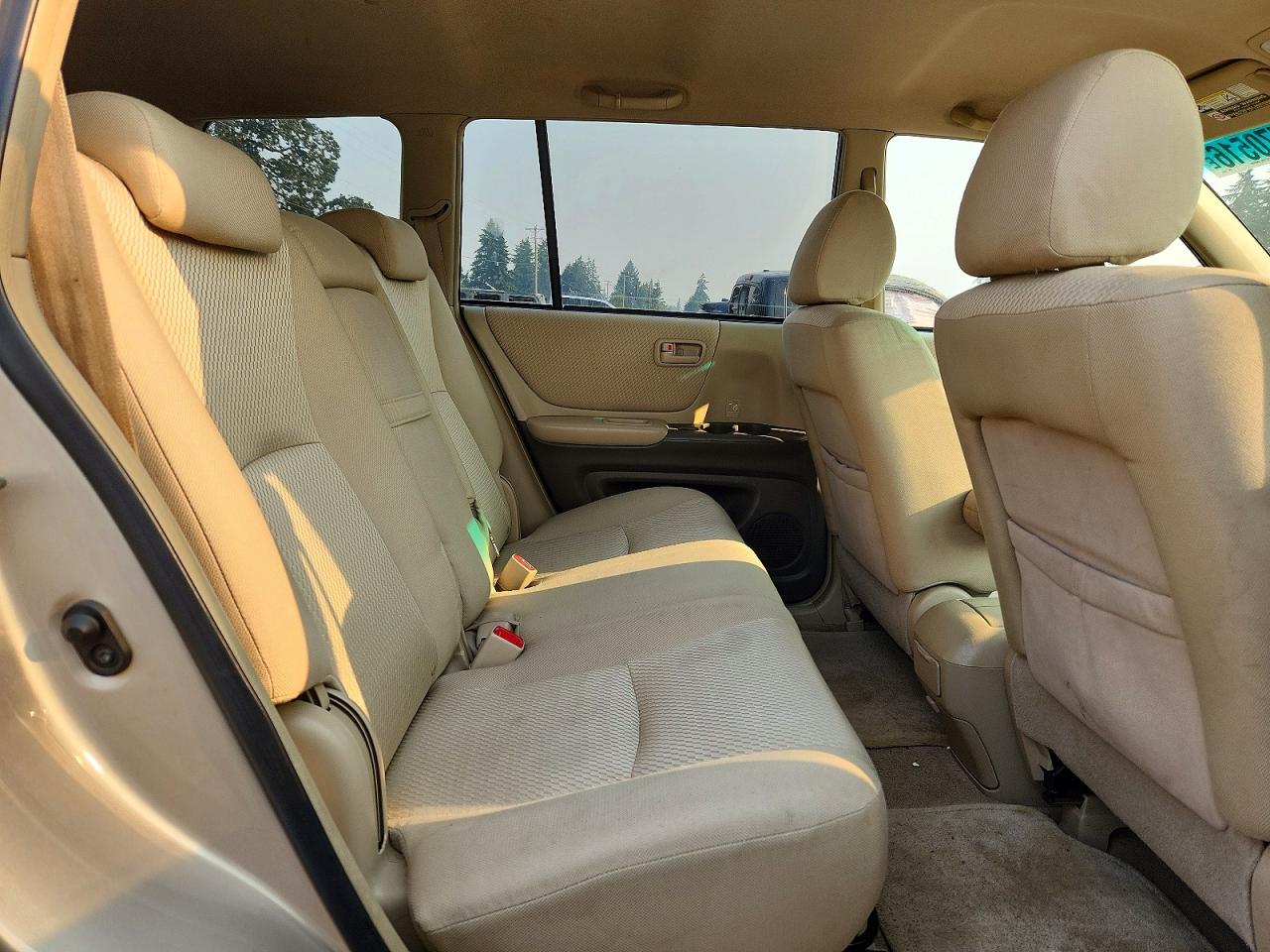 2006 Toyota Highlander Base Silver vin: JTEDD21A160154049