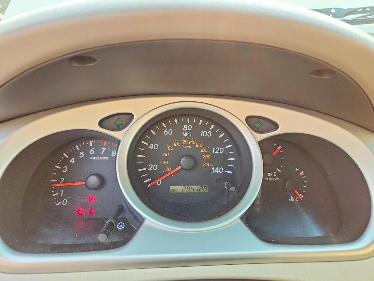 2006 Toyota Highlander Base Silver vin: JTEDD21A160154049