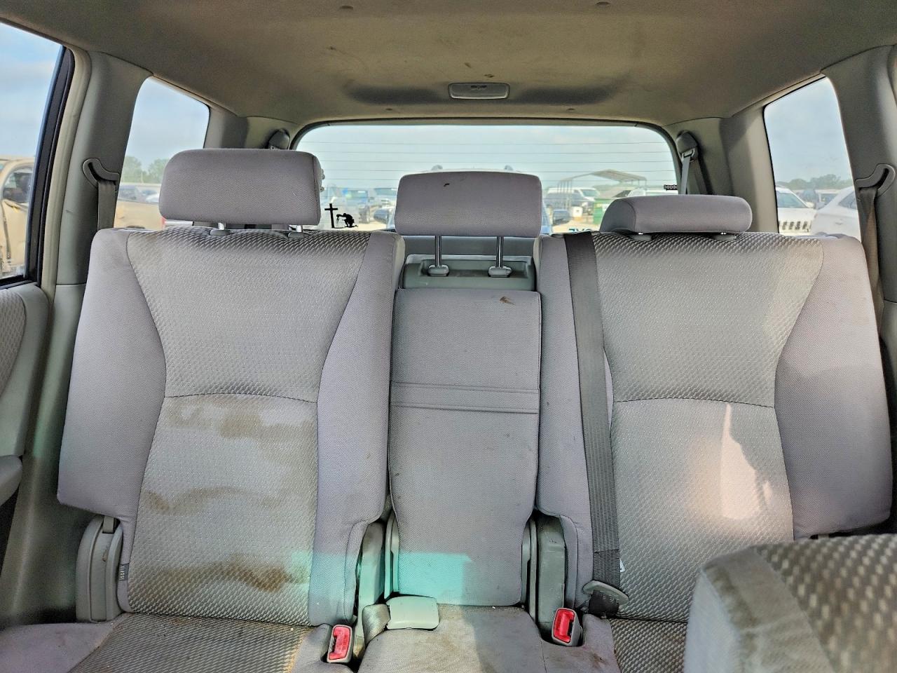 2004 Toyota Highlander Base Silver vin: JTEDD21A240085854