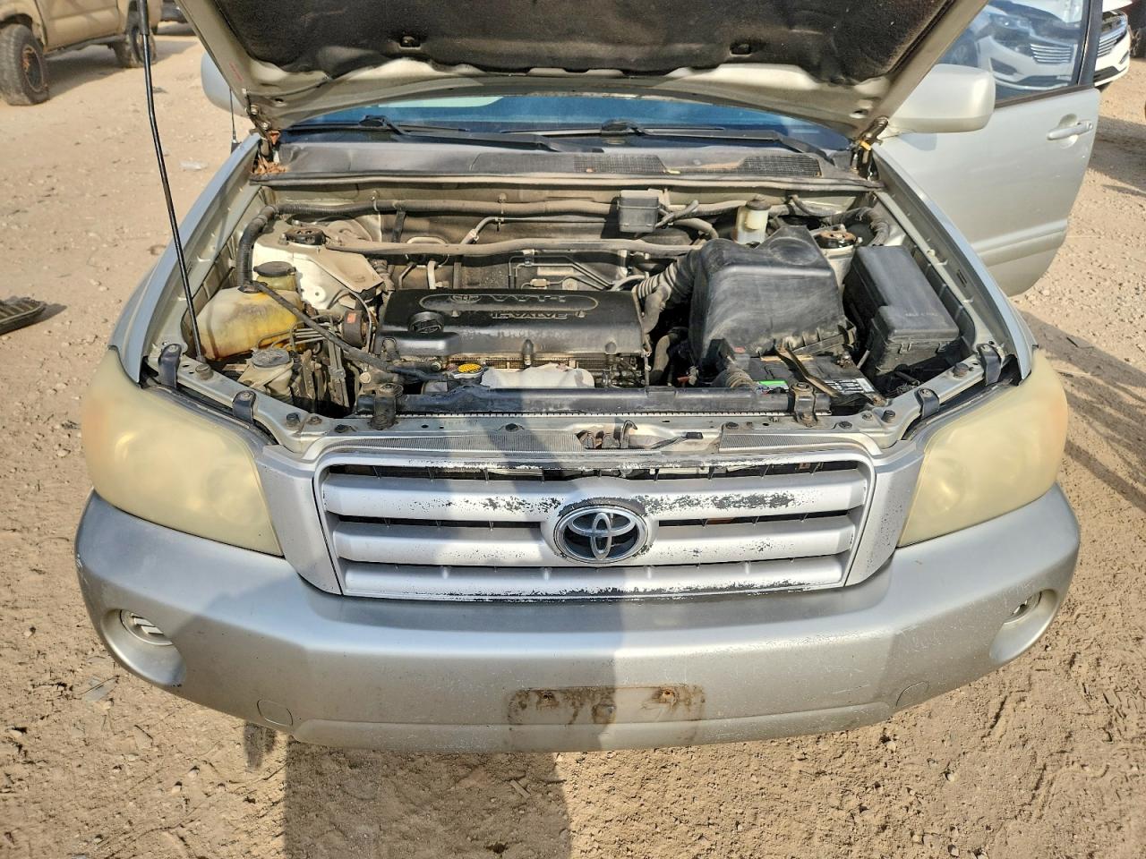 2004 Toyota Highlander Base Silver vin: JTEDD21A240085854