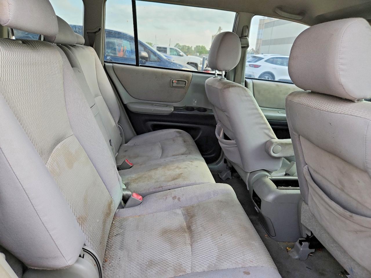 2004 Toyota Highlander Base Silver vin: JTEDD21A240085854