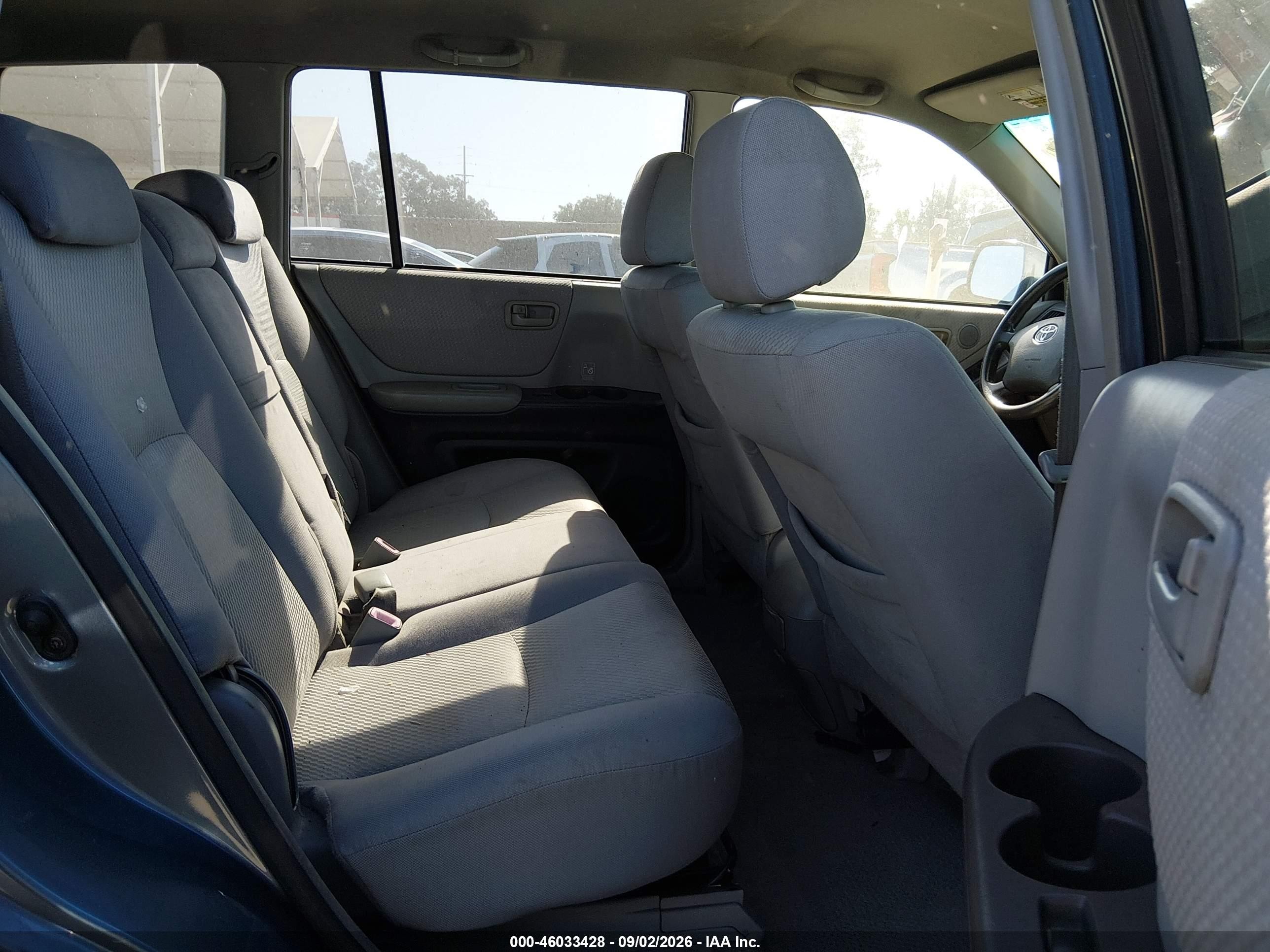 2004 Toyota Highlander   Blue vin: JTEDD21A640105569