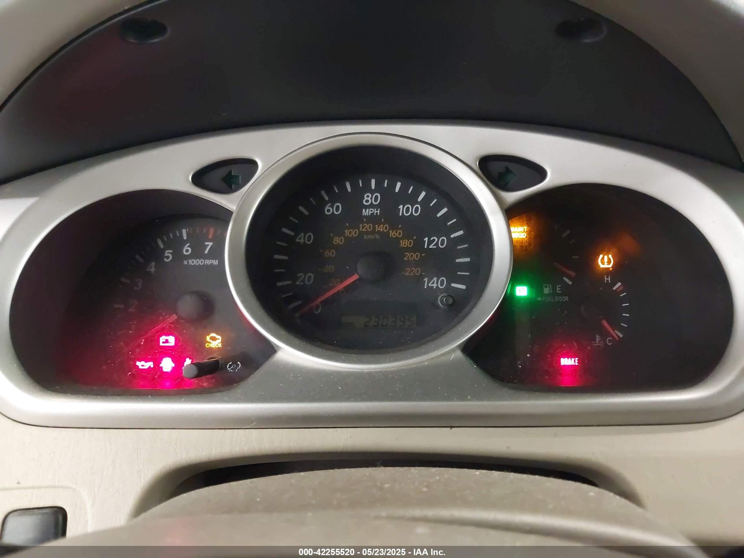 2004 Toyota Highlander   Gold vin: JTEDD21A840096308