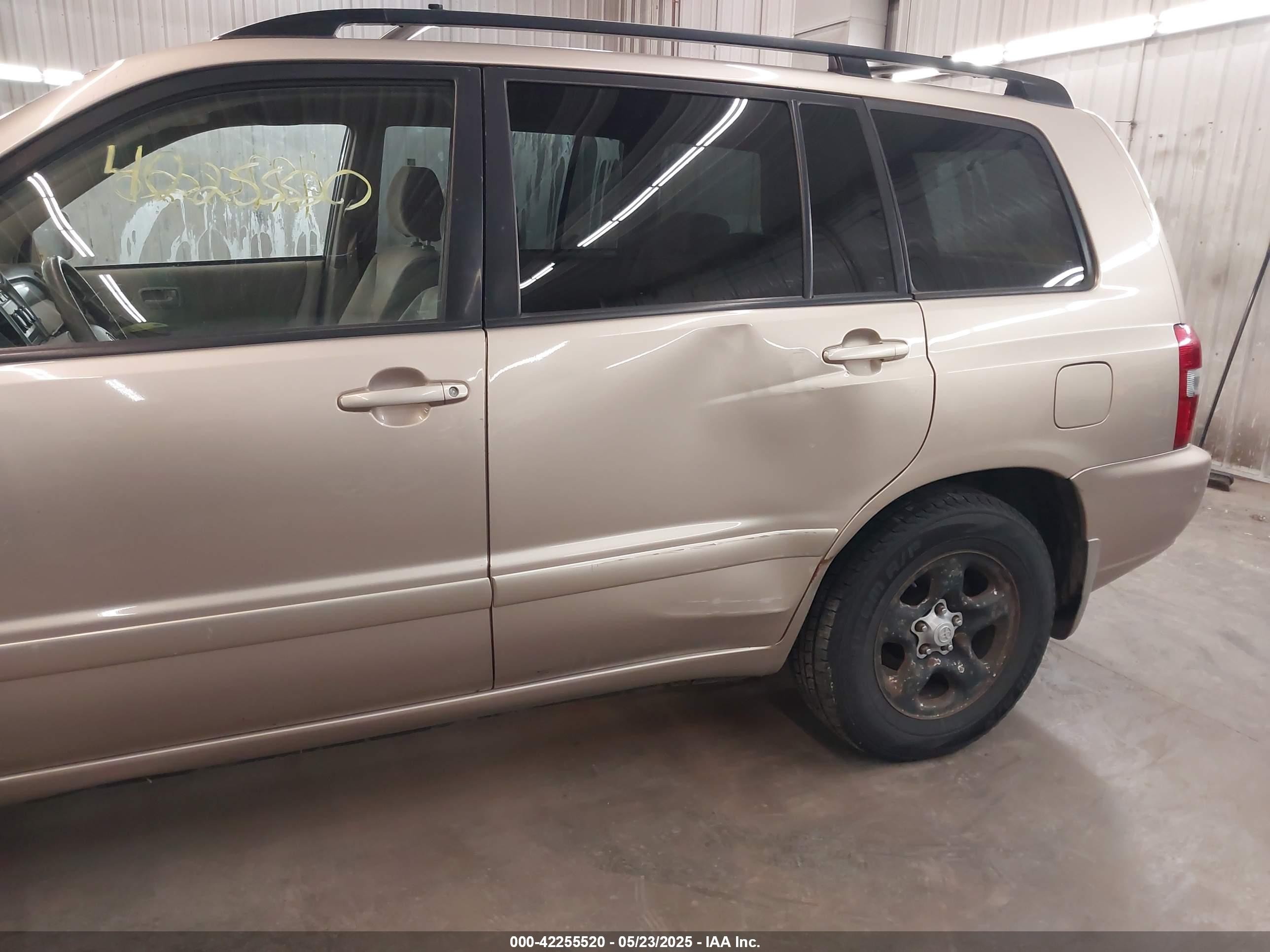 2004 Toyota Highlander   Gold vin: JTEDD21A840096308