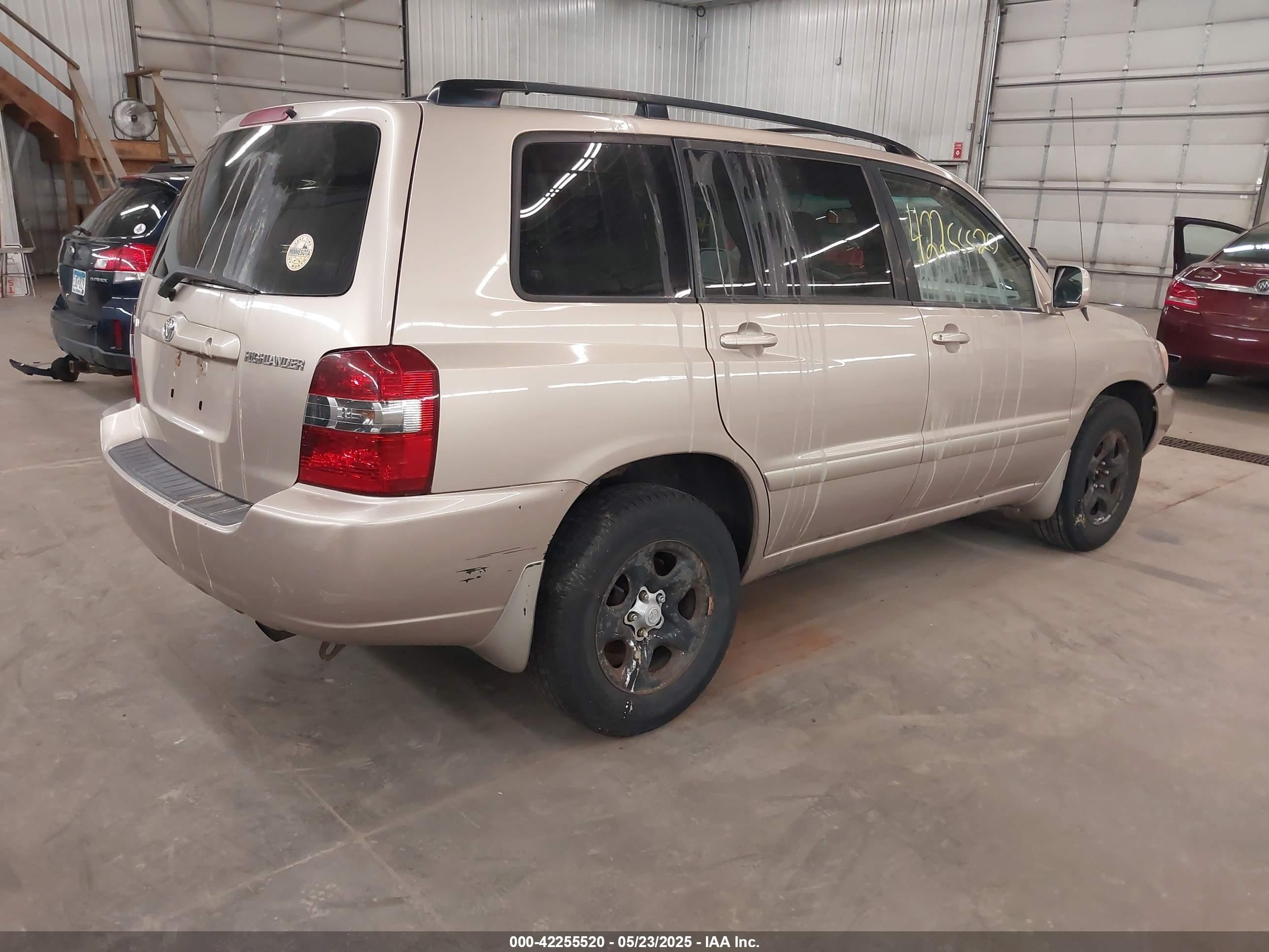 2004 Toyota Highlander   Gold vin: JTEDD21A840096308