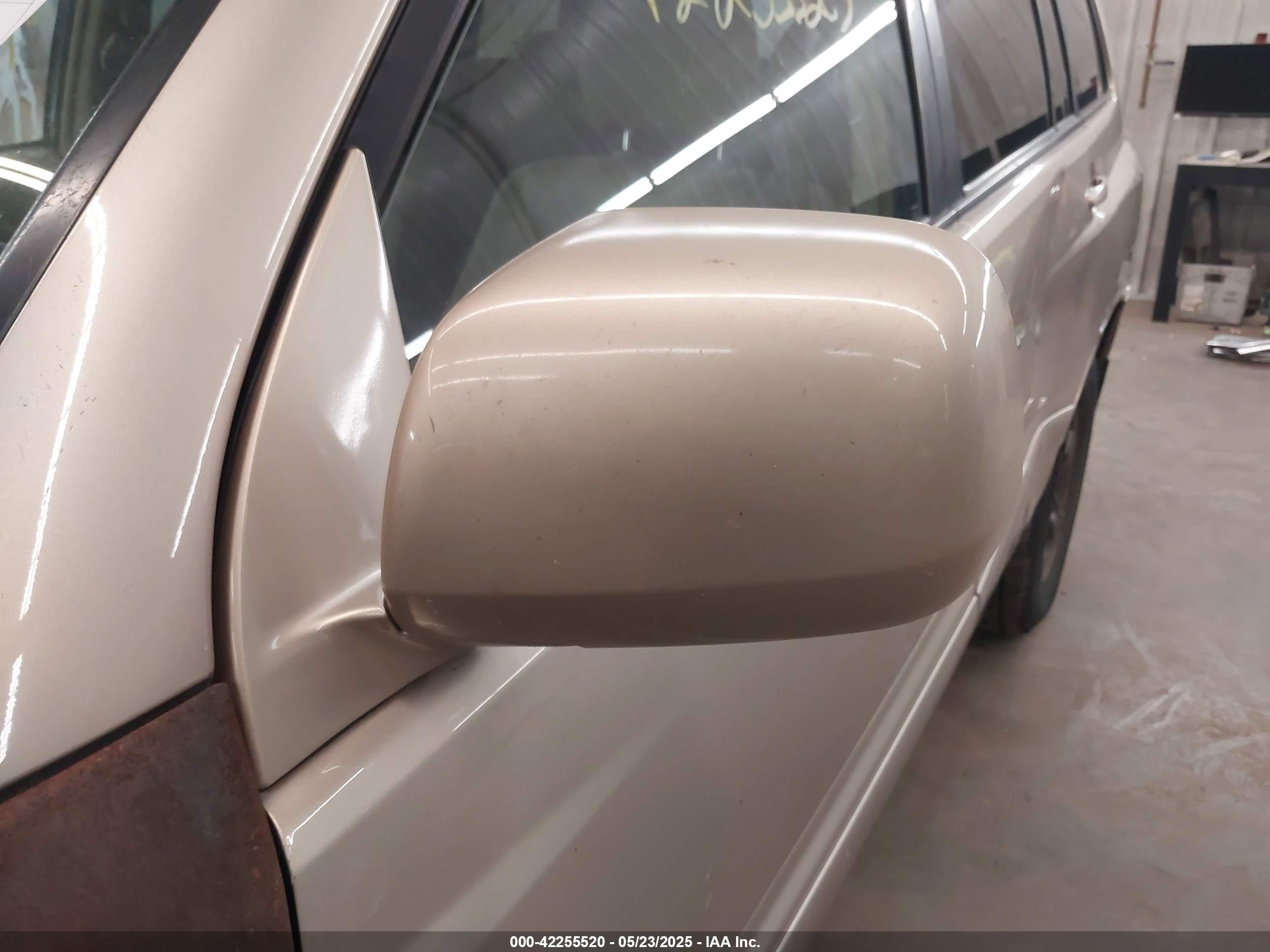 2004 Toyota Highlander   Gold vin: JTEDD21A840096308