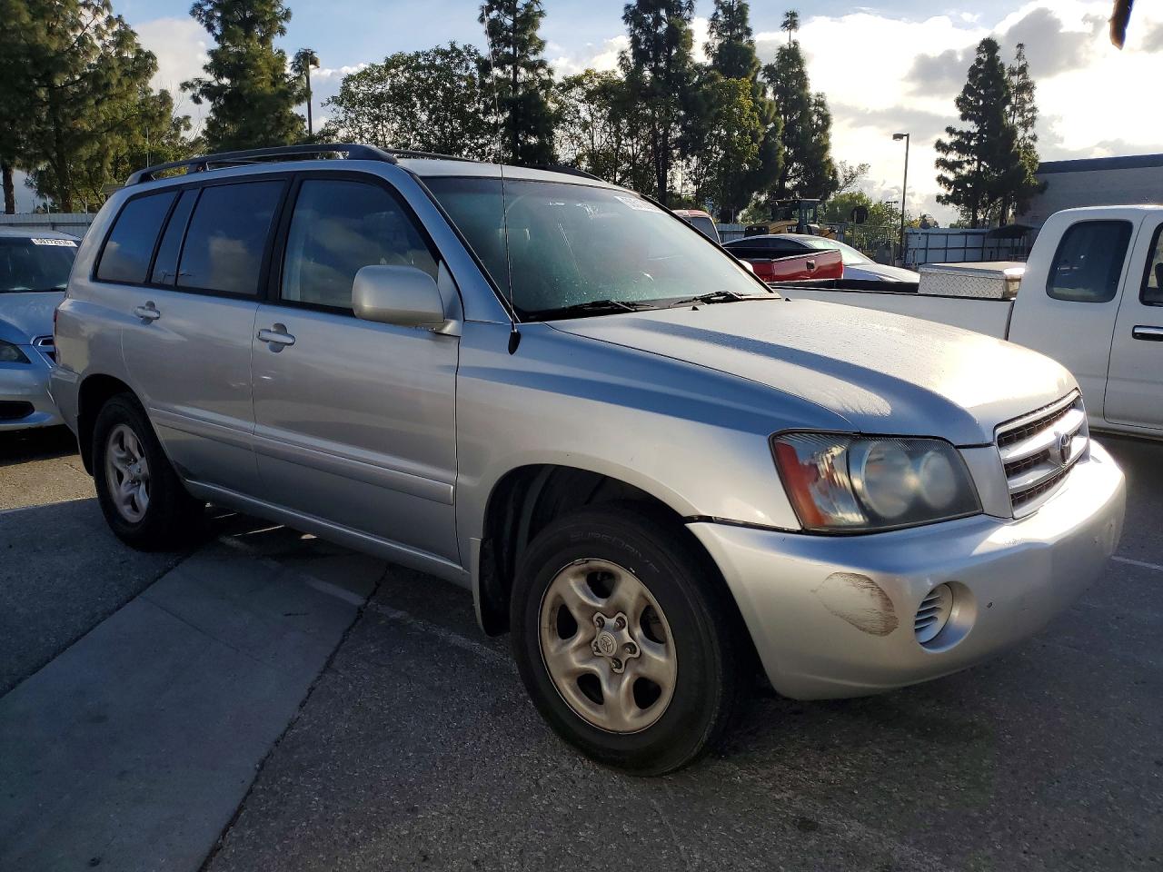 2004 Toyota Highlander Base Серебряный vin: JTEDD21A940099881
