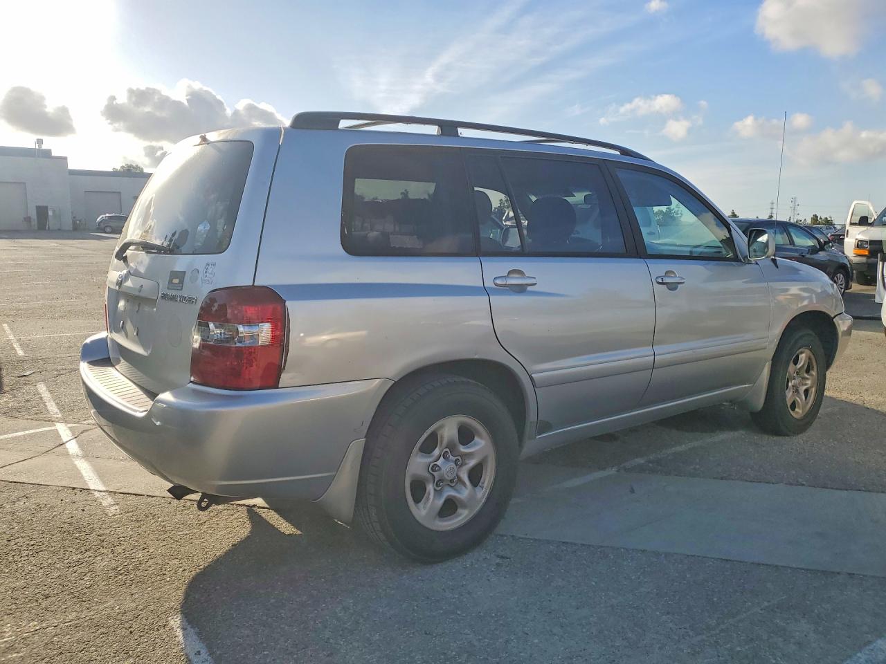 2004 Toyota Highlander Base Серебряный vin: JTEDD21A940099881