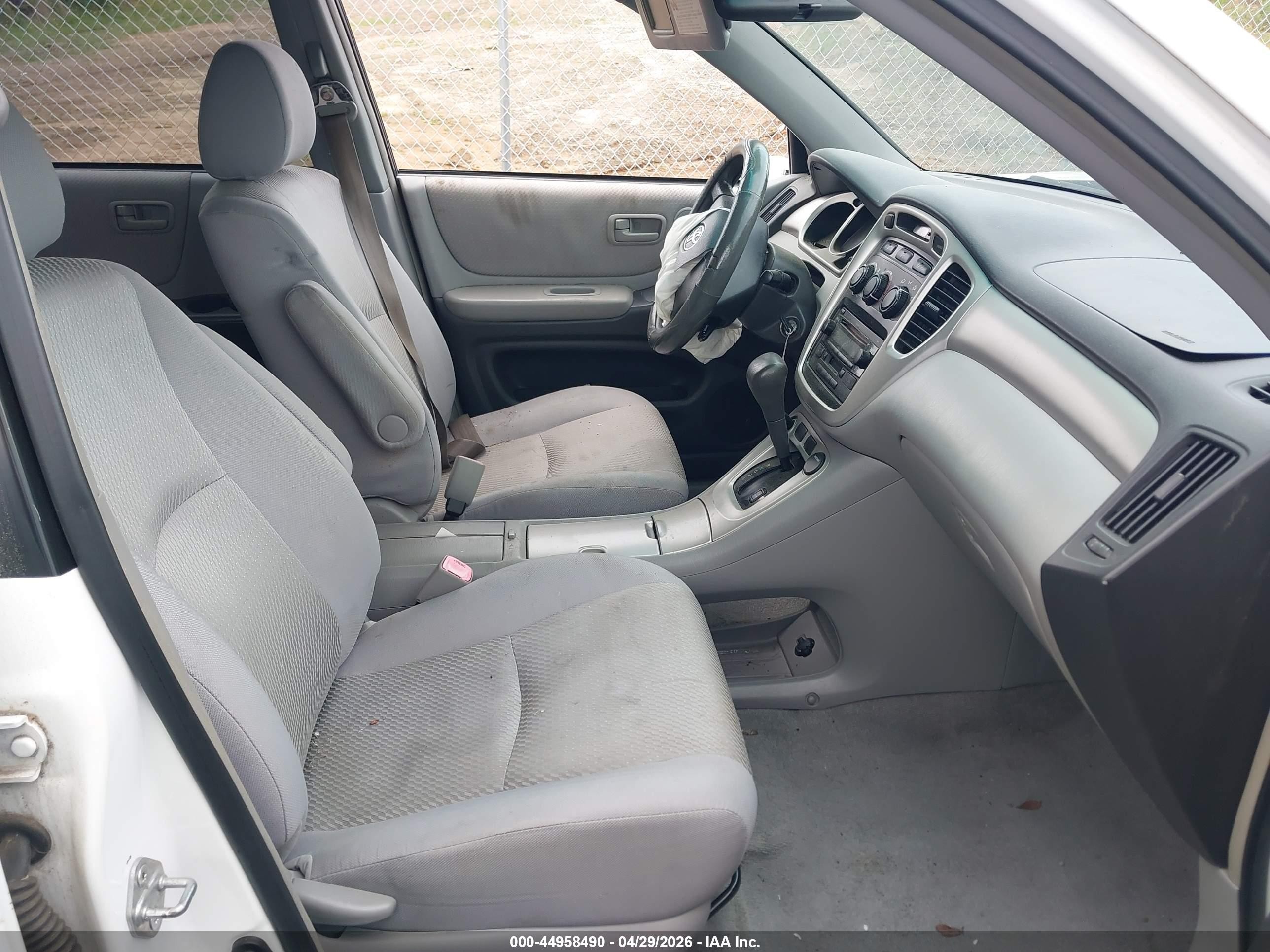 2006 Toyota Highlander   White vin: JTEDD21A960154526