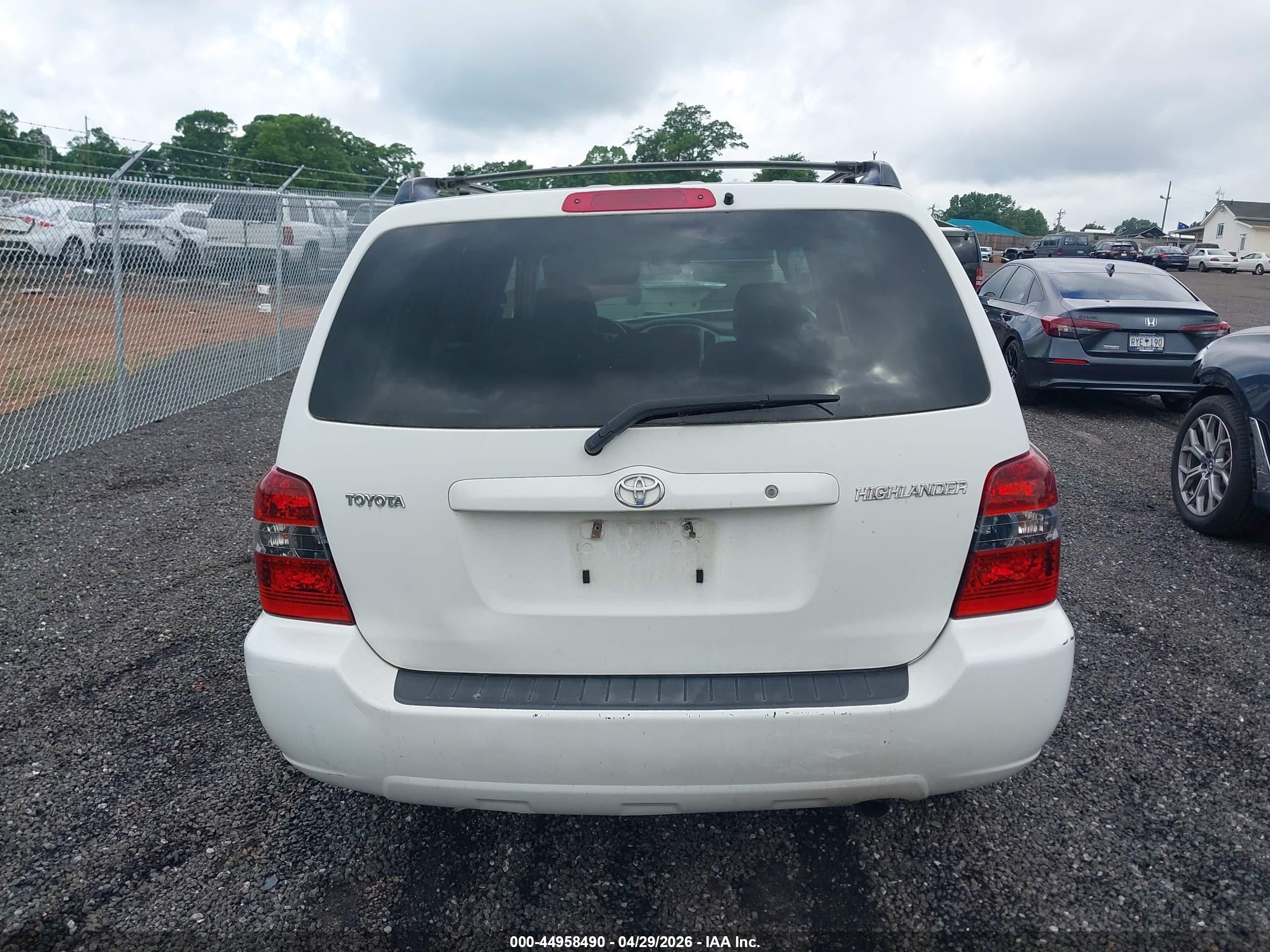 2006 Toyota Highlander   White vin: JTEDD21A960154526