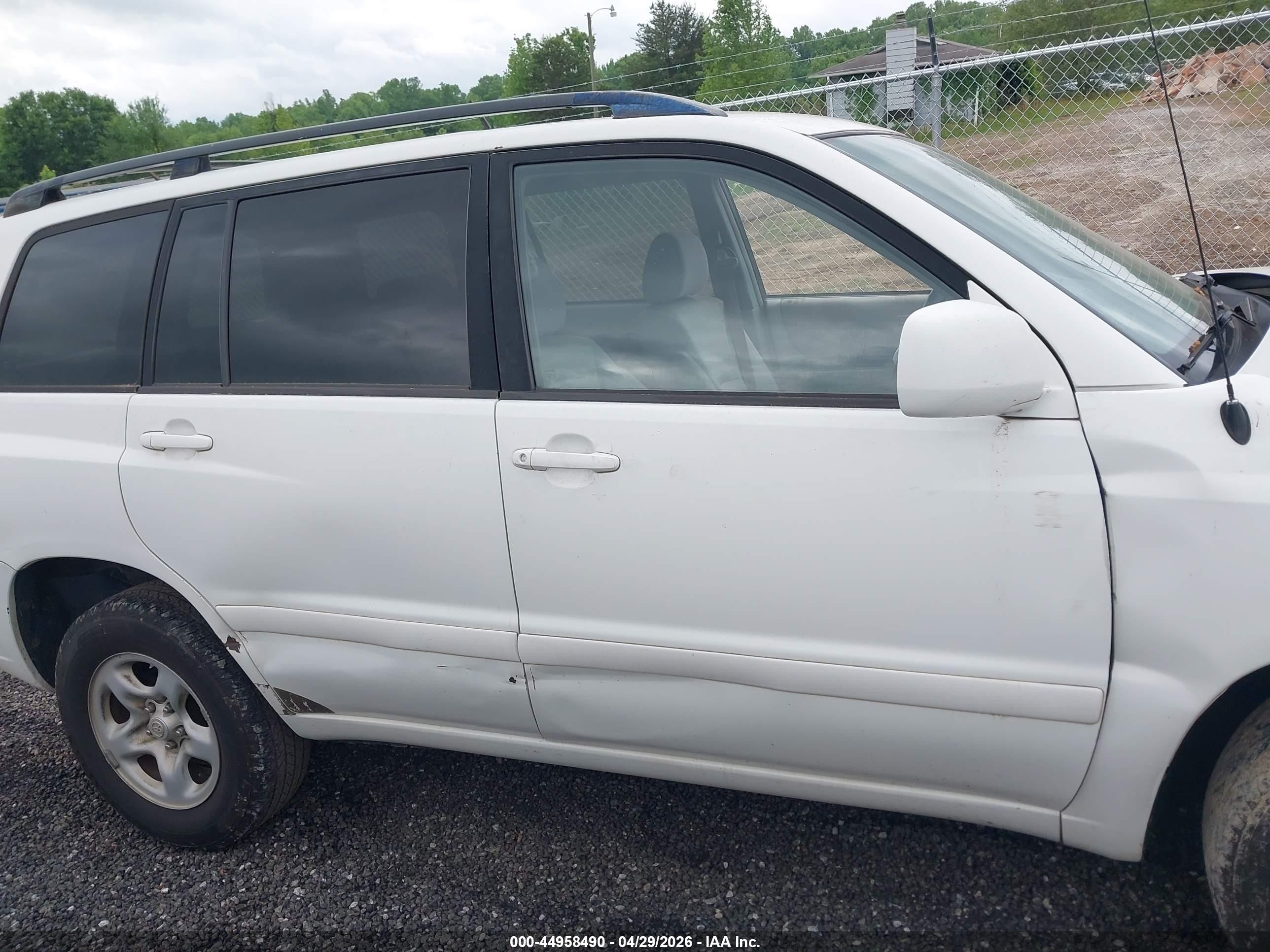 2006 Toyota Highlander   White vin: JTEDD21A960154526