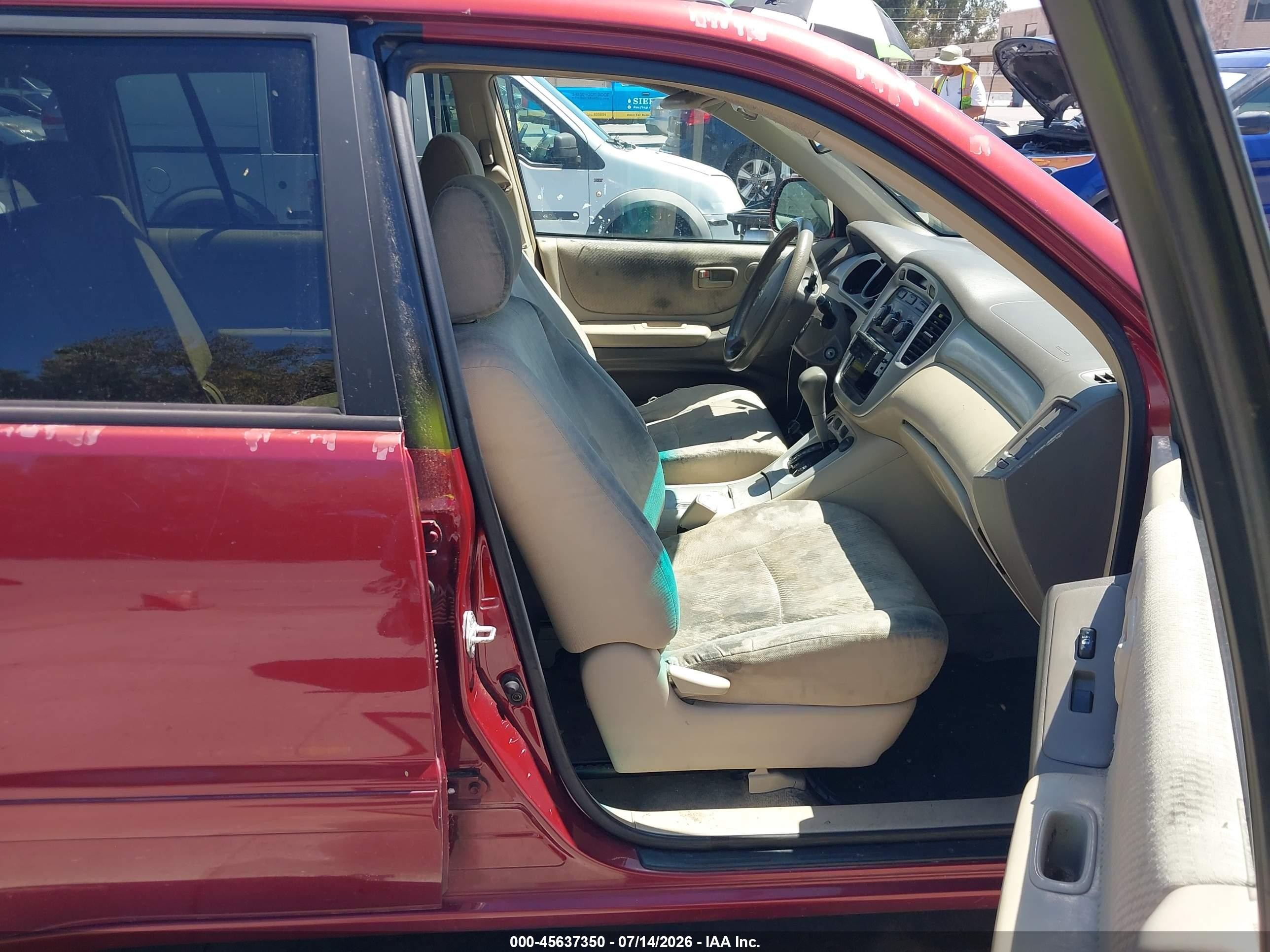 2006 Toyota Highlander   Red vin: JTEDD21AX60139324