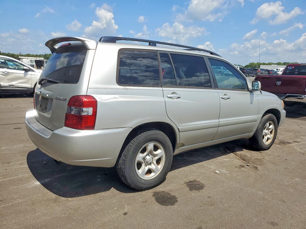 2006 Toyota Highlander Base Silver vin: JTEDD21AX60147472