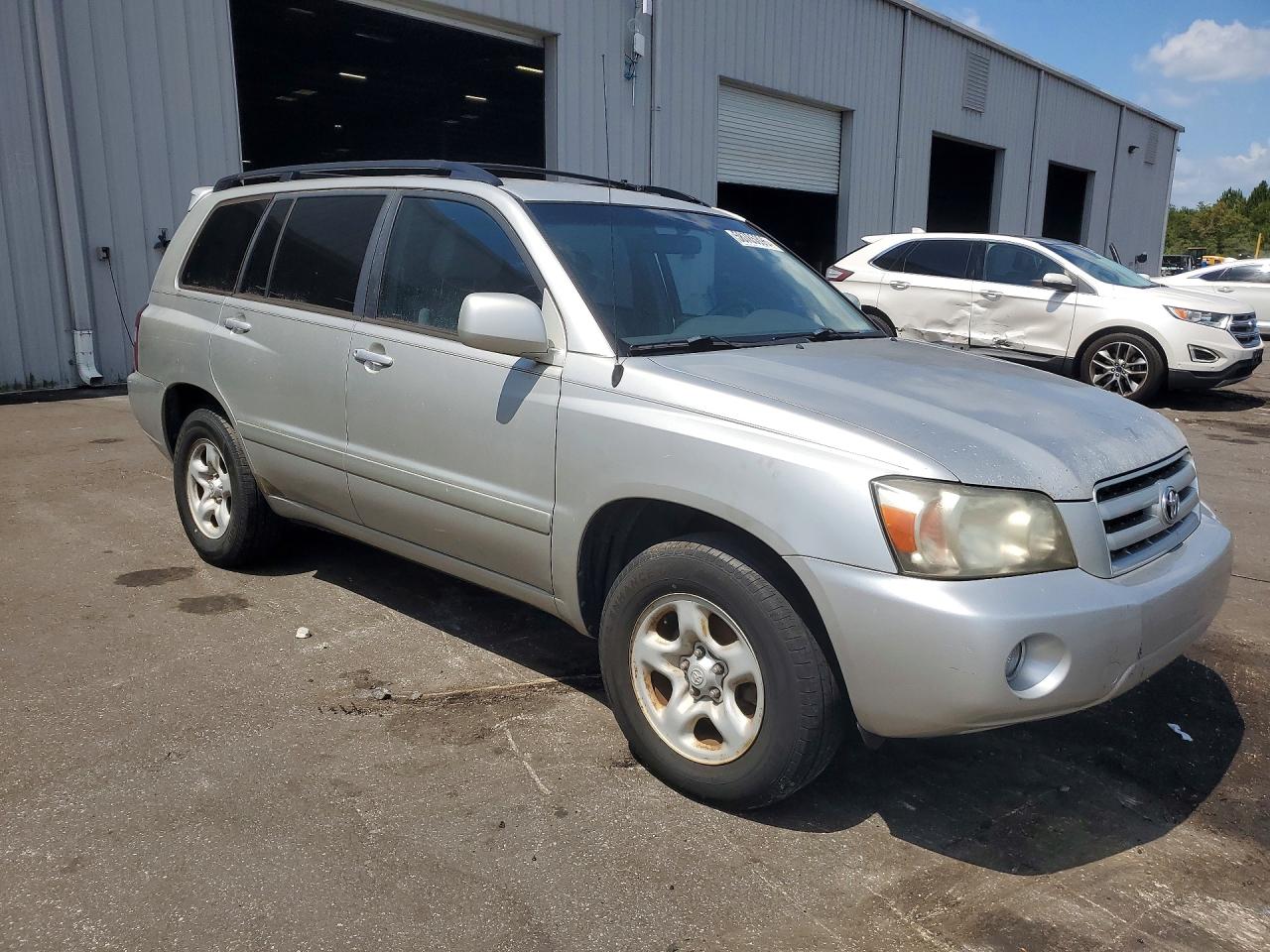2006 Toyota Highlander Base Silver vin: JTEDD21AX60147472